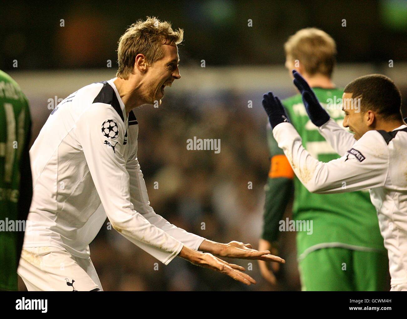 Tottenham Hotspur's Peter Crouch (left) celebrates with team mate Aaron  Lennon after scoring his side's third goal of the game Stock Photo - Alamy