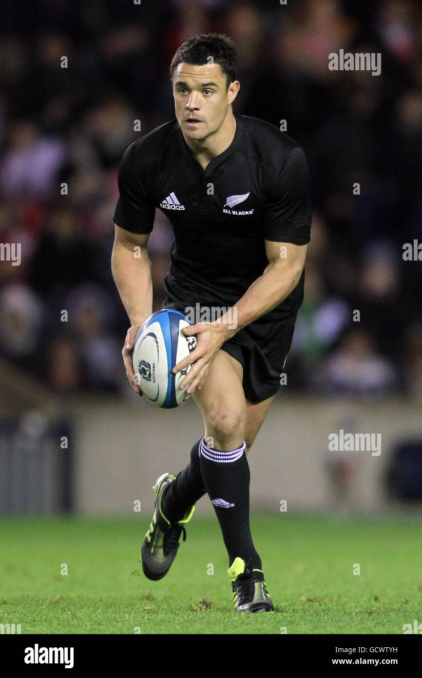Rugby Union - 2010 EMC Autumn Test - Scotland v New Zealand - Murrayfield. Dan Carter, New Zealand Stock Photo