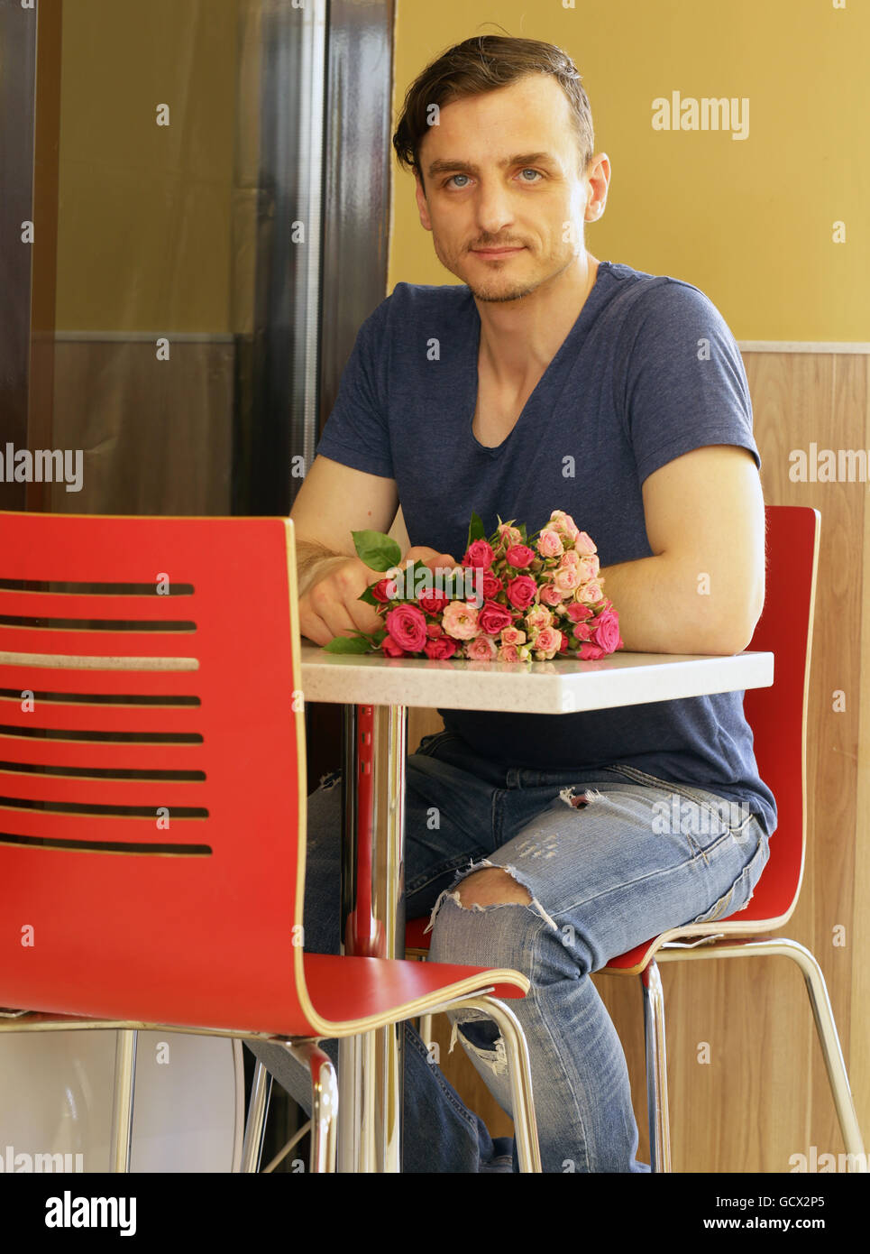 Man holding a bouquet of roses hi-res stock photography and images - Alamy