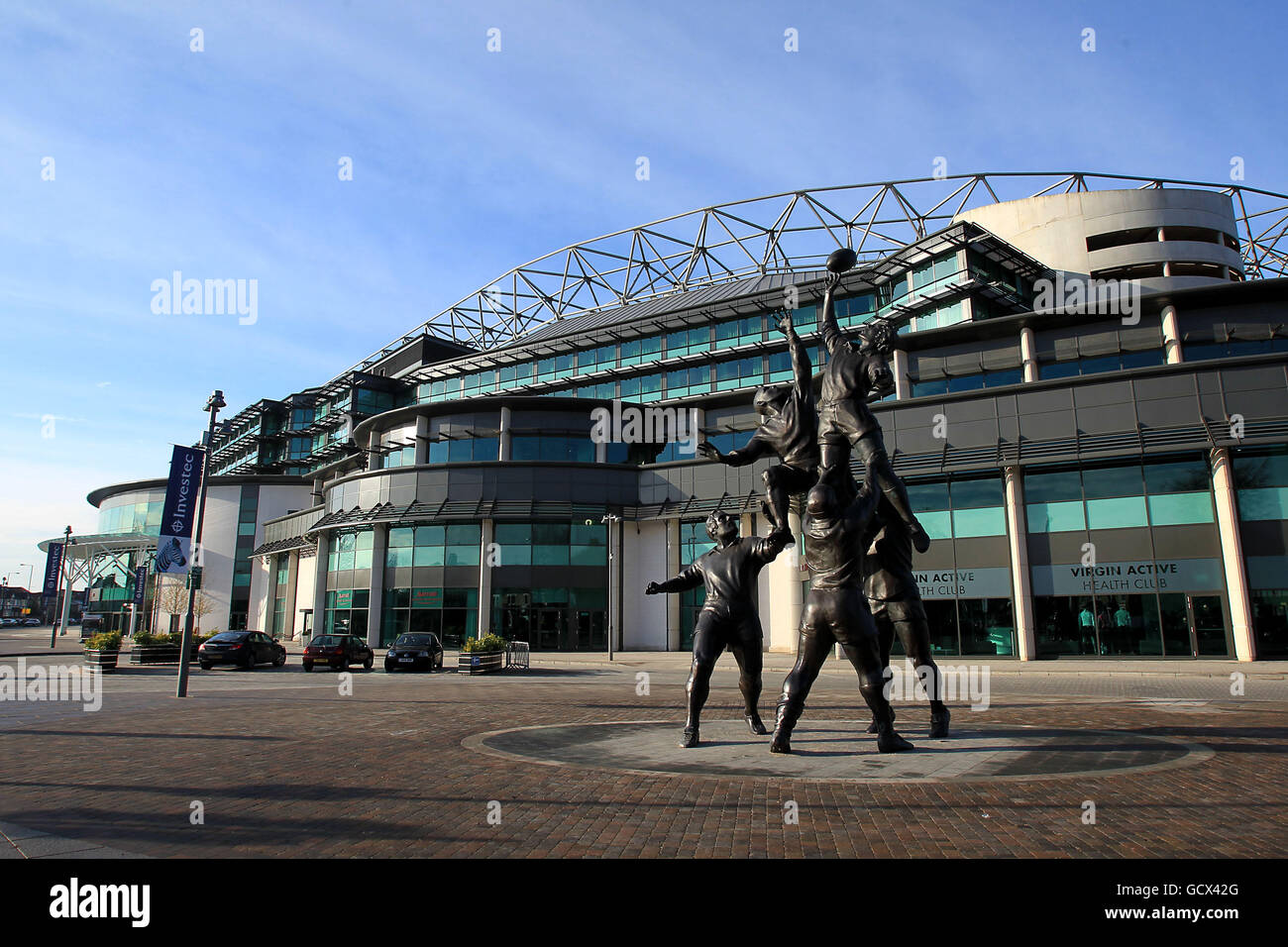 General view of the statue that stands outside the Rugby Football Union at Twickenham Stock Photo