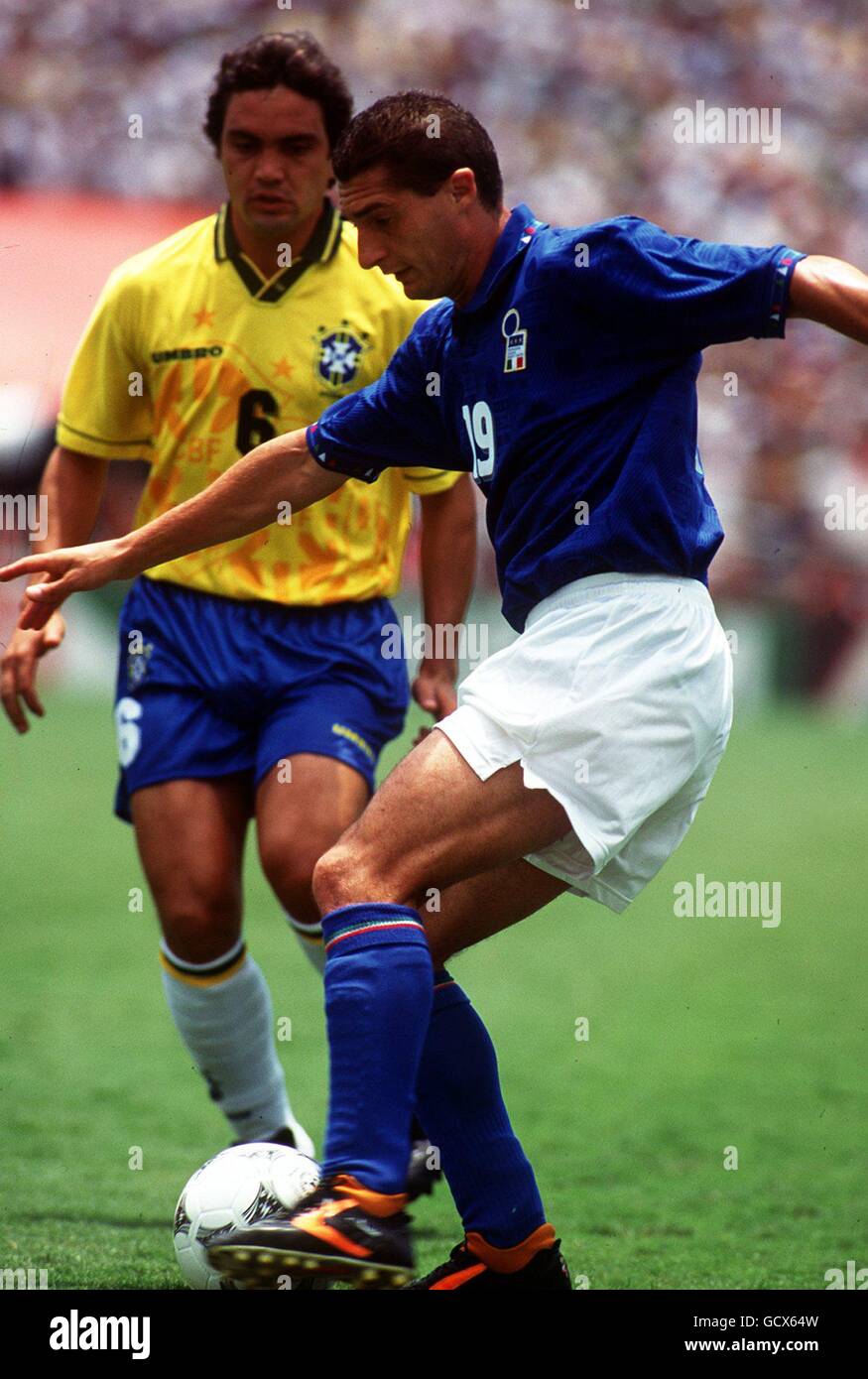 Soccer - 1994 FIFA World Cup - Final - Brazil v Italy - Rose Bowl, Pasadena. L:R. Branco, Brazil. Daniele Massaro, Italy. Stock Photo