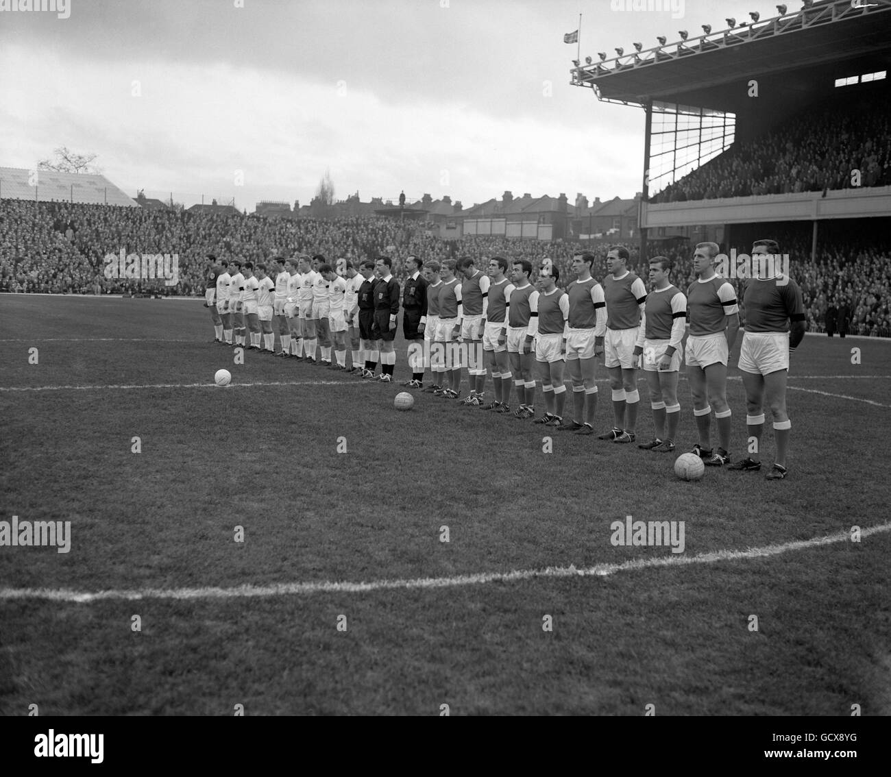 The two teams, Blackpool (l) and Arsenal, line up before kick off for a minutes silence after the assassination of President Kennedy of the United States Stock Photo