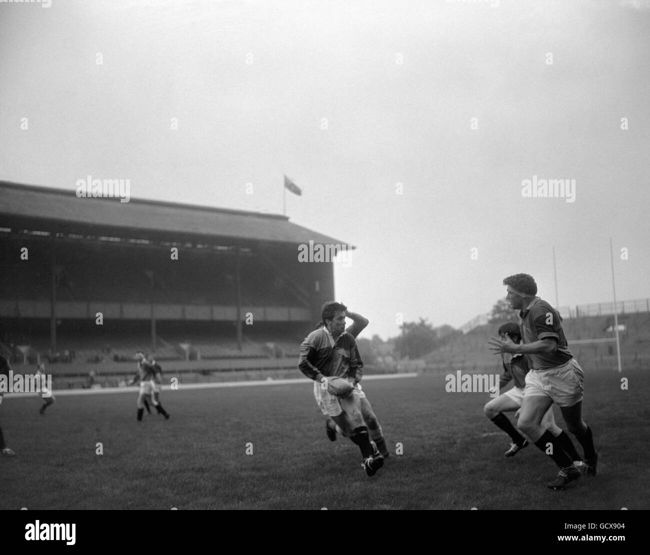 Rugby Union - Harlequins v Llanelli - Twickenham Stock Photo