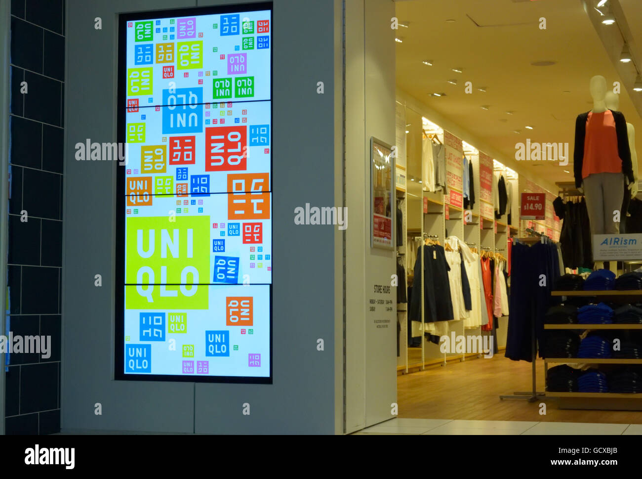 Junior shopping mall hi-res stock photography and images - Alamy