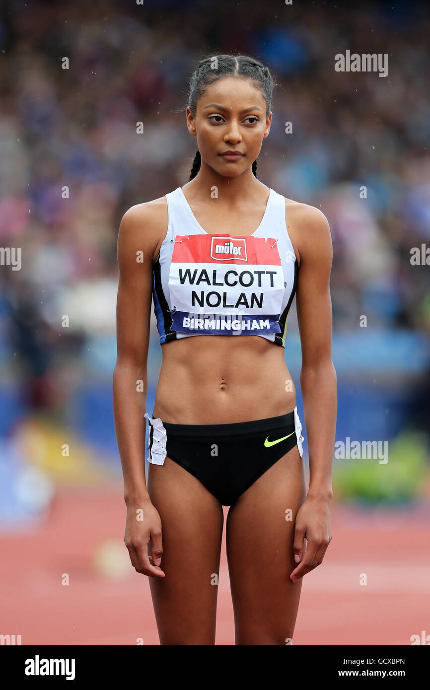 revee-walcott-nolan-at-the-start-of-the-womens-800m-final-2016-british-GCXBPN.jpg