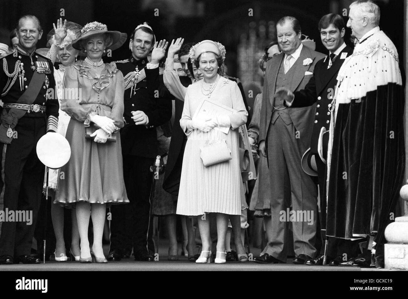 Waving the royal couple goodbye from the steps of St Paul's Cathedral, left to right the Duke of Edinburgh, Princess Anne (obscured), Frances Shand Kydd, Captain Mark Phillips, the Queen, Earl Spencer, Prince Andrew, and the Lord Mayor of London, Colonel Sir Ronald Gardner-Thorpe. Stock Photo