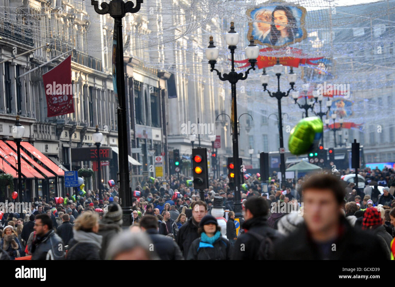 Shop West End VIP Day. Christmas shoppers pack Regents Street as the thoroughfare is made a pedestrian precinct for the day. Stock Photo