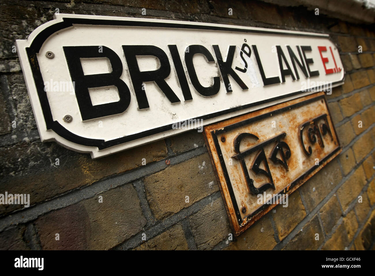 General view of bilingual street signs, on Brick Lane, in east London. Stock Photo
