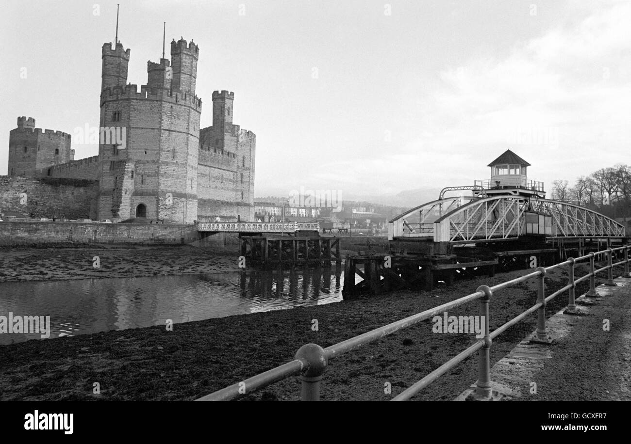 Buildings and Landmarks - Caernarvon. The Aber swing bridge of the River Seilont at Caernarvon. Stock Photo