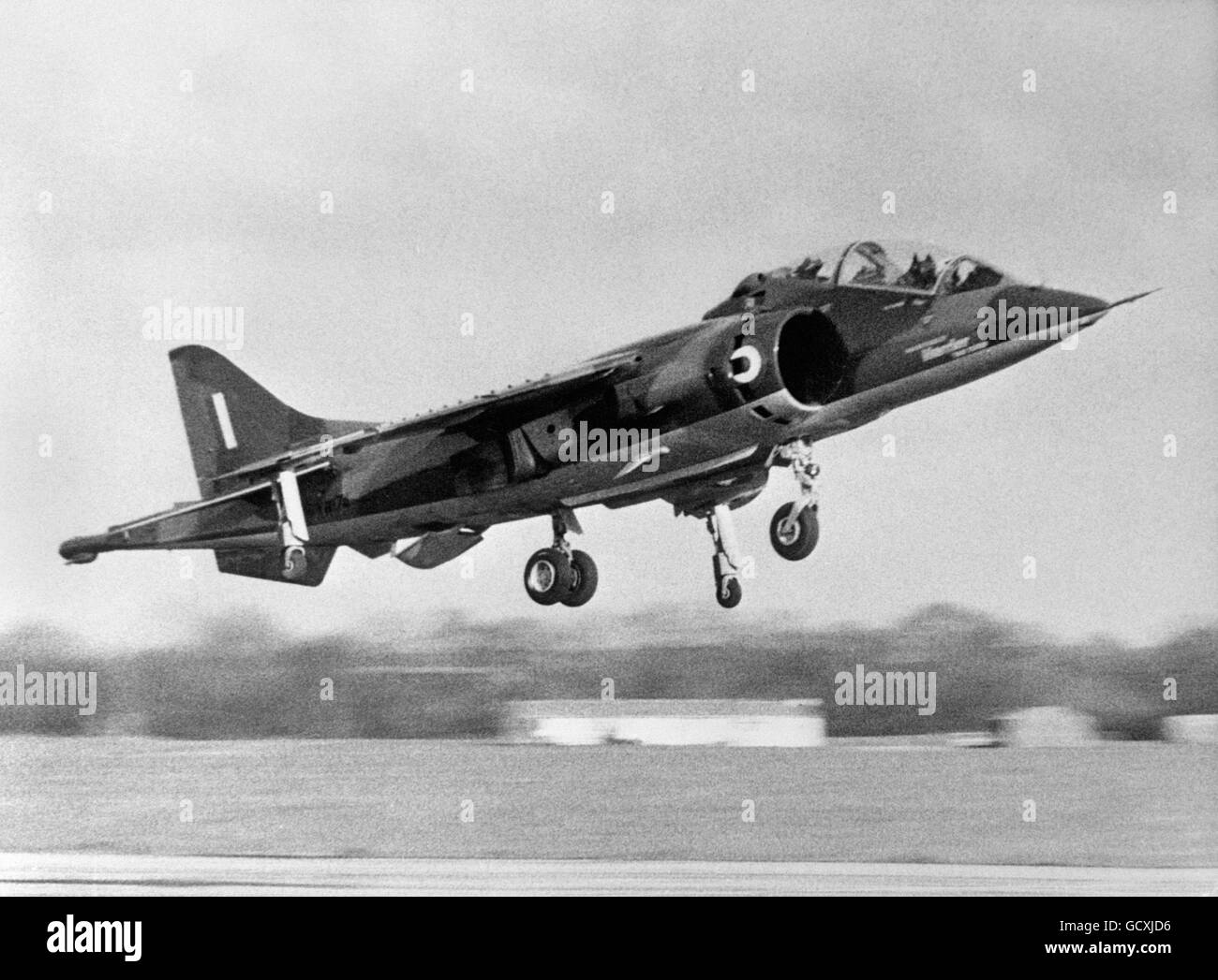 Hawker siddeley harrier jump jet hires stock photography and images