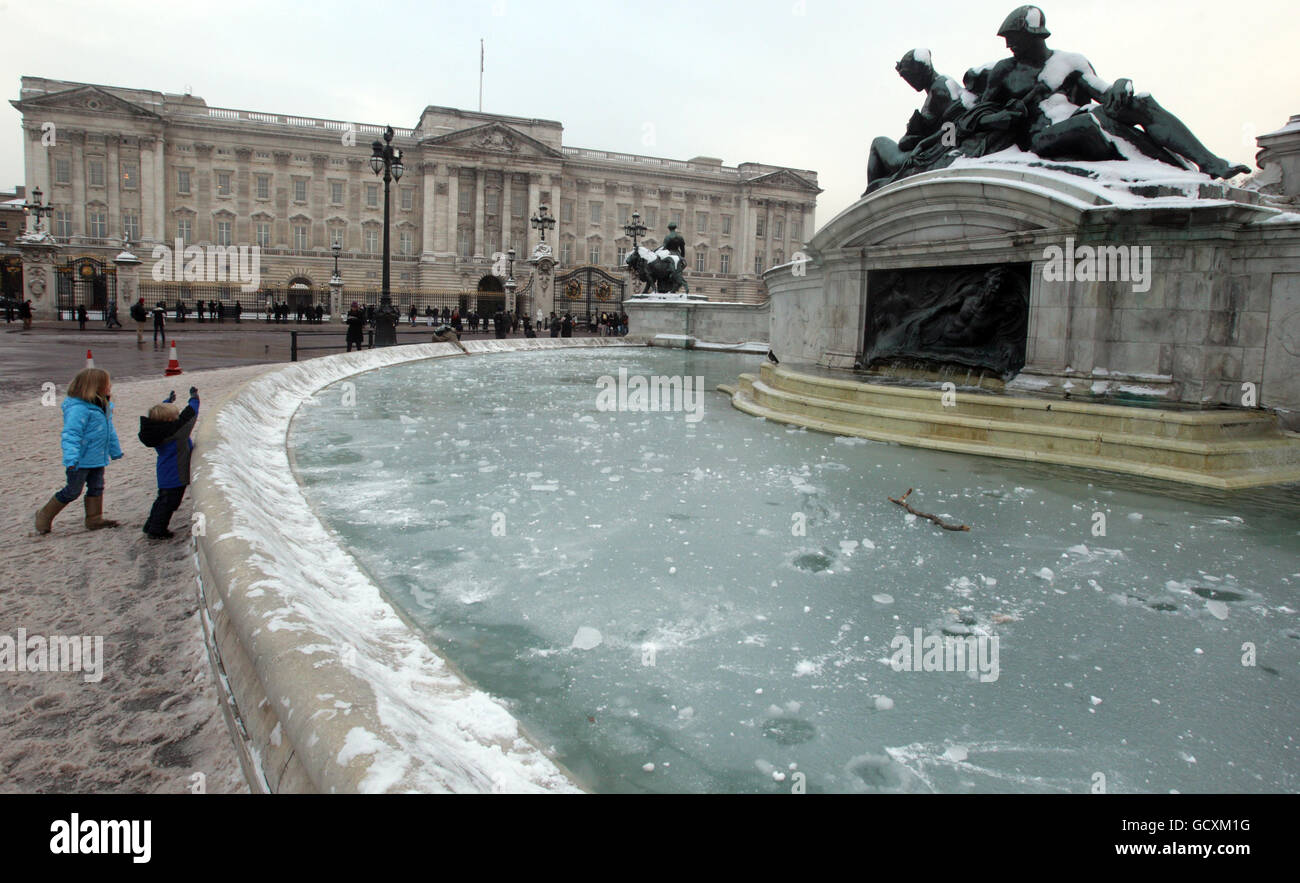 Children look at the frozen fountains at Trafalgar Square in London. Stock Photo
