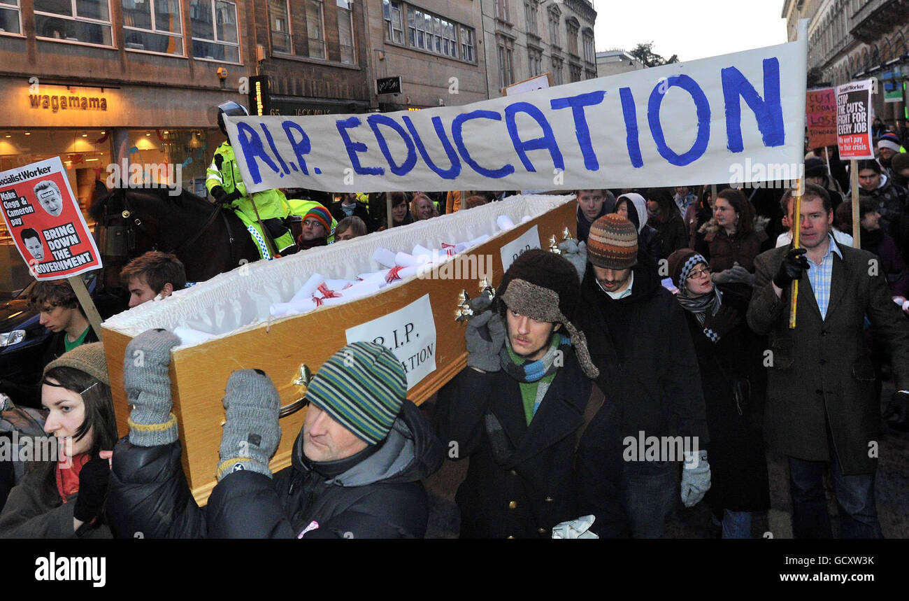 Students protest in College Green, Bristol, over university fees increases ahead of tomorrow's vote. Stock Photo