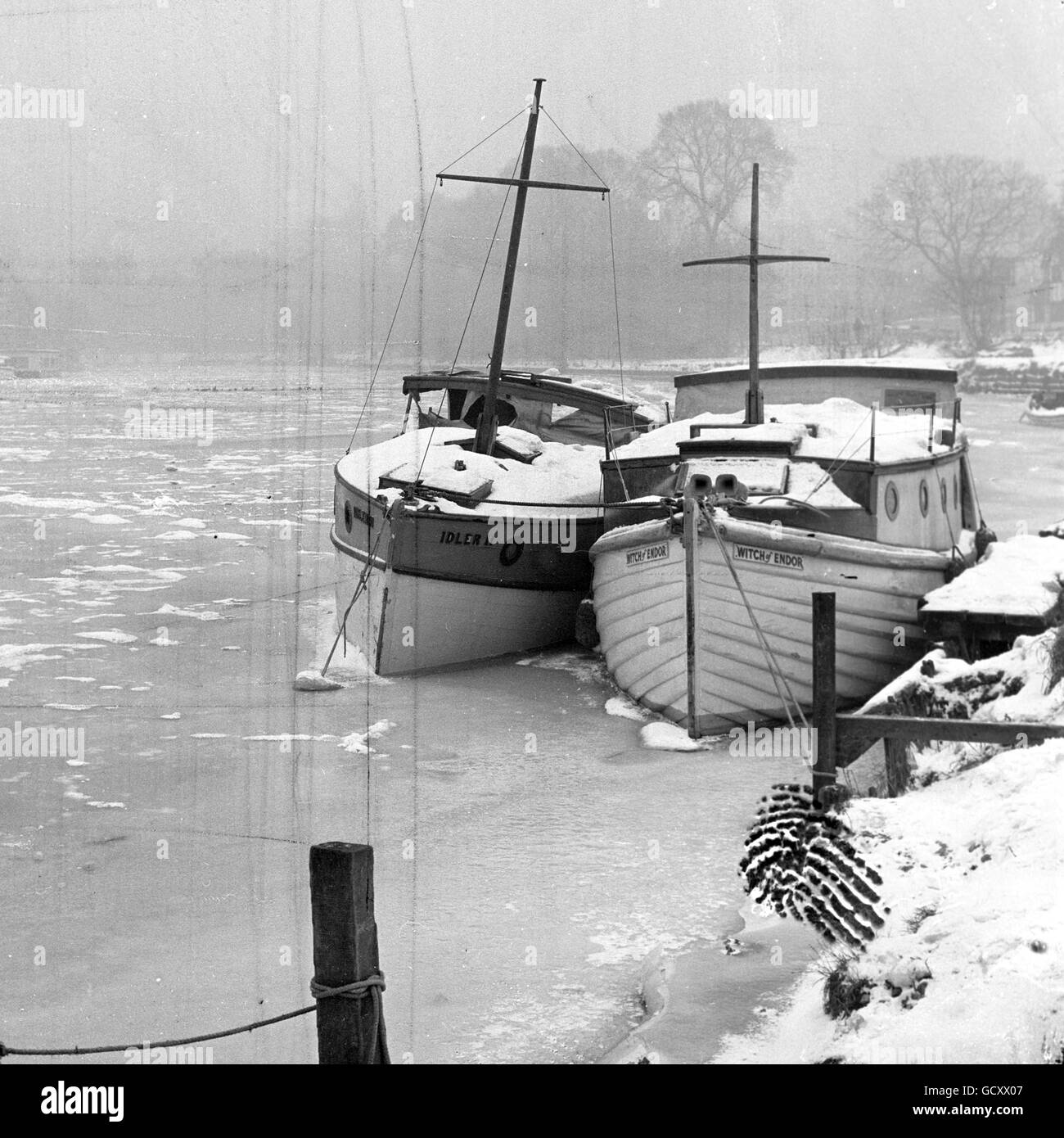 Motor boats 'Idler II' and 'Witch of Endor' frozen together in the River Thames at Runnymede, near Windsor. Stock Photo