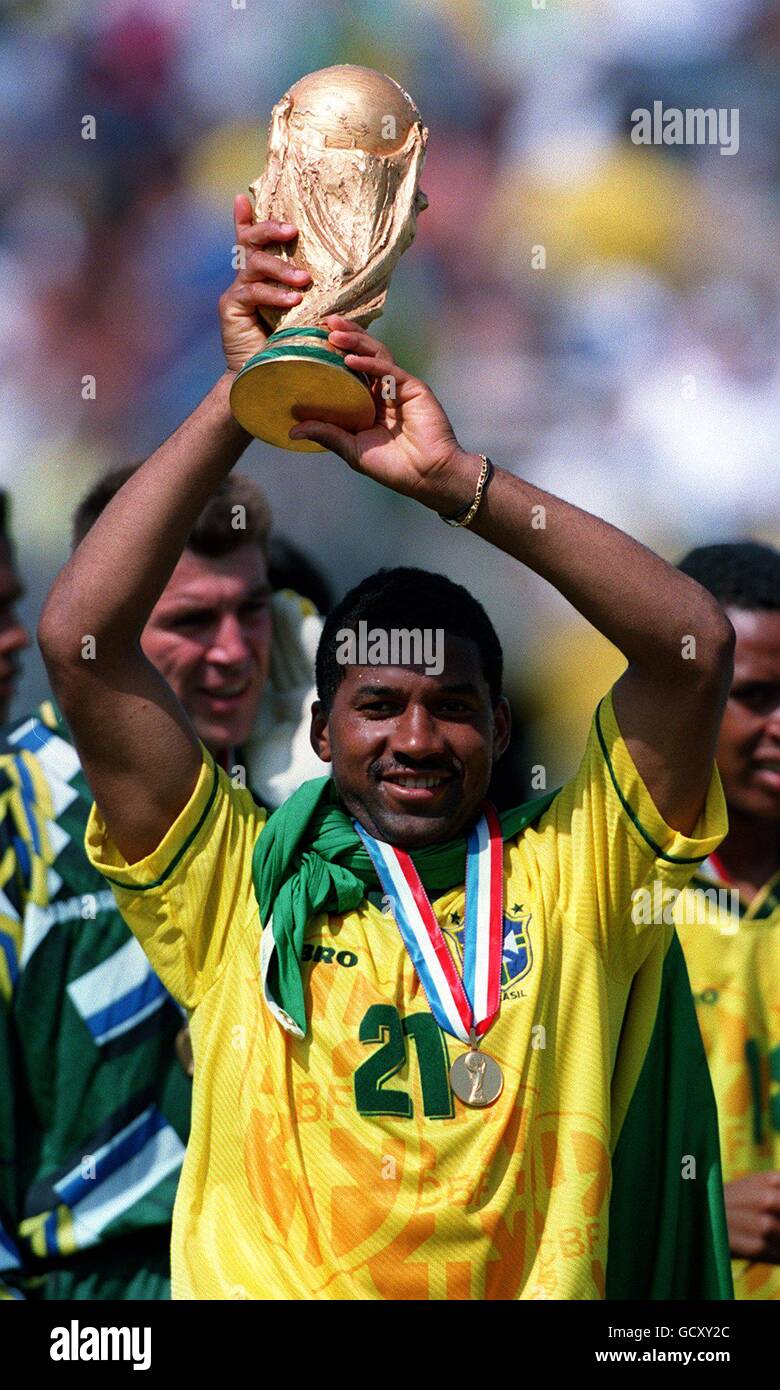 Soccer - 1994 FIFA World Cup - Final - Brazil v Italy - Rose Bowl, Pasadena. Viola, Brazil, with trophy after beating Italy Stock Photo