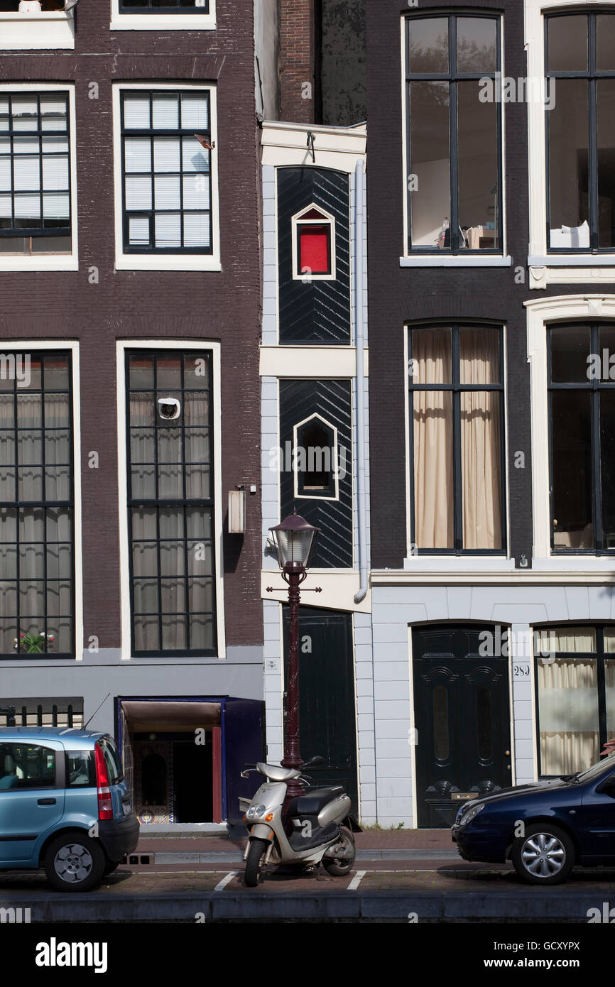 Narrow house amsterdam hires stock photography and images Alamy