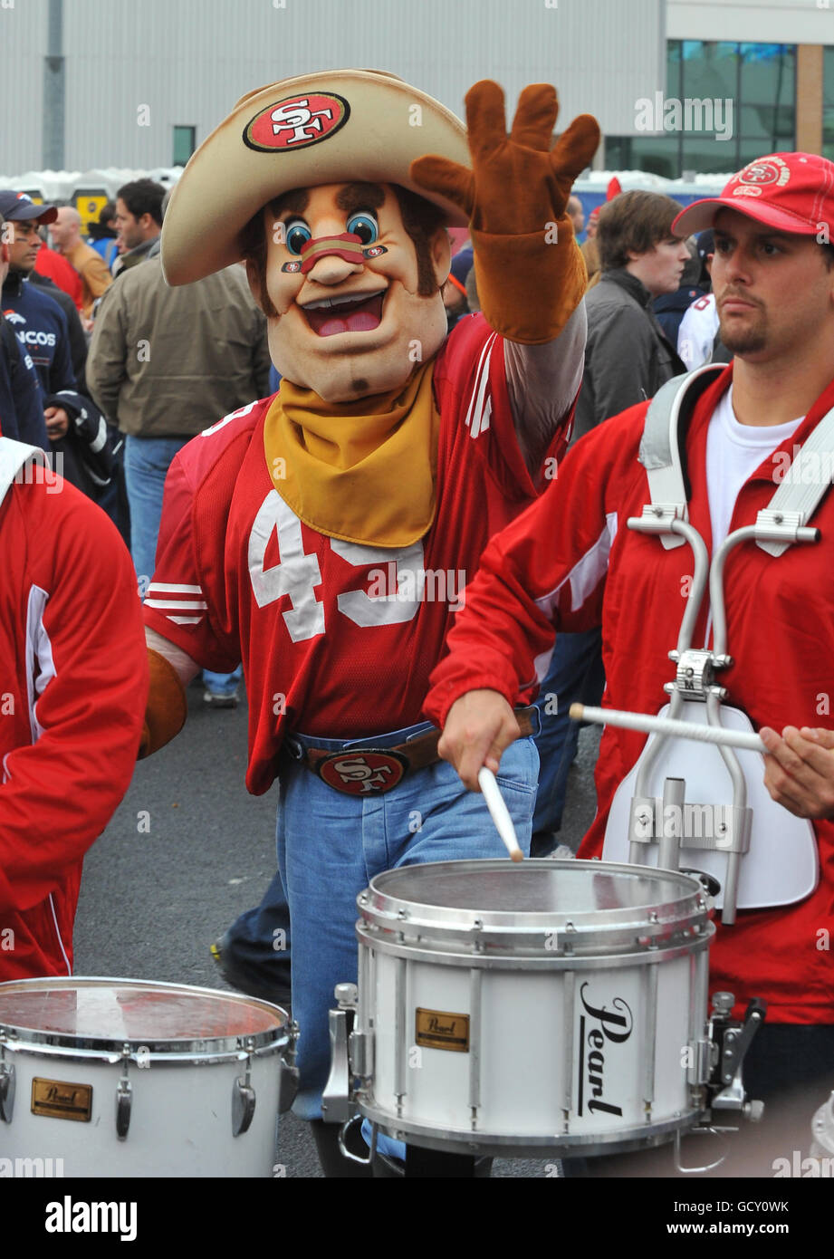 San Francisco 49ers band and mascot outside the ground Stock Photo