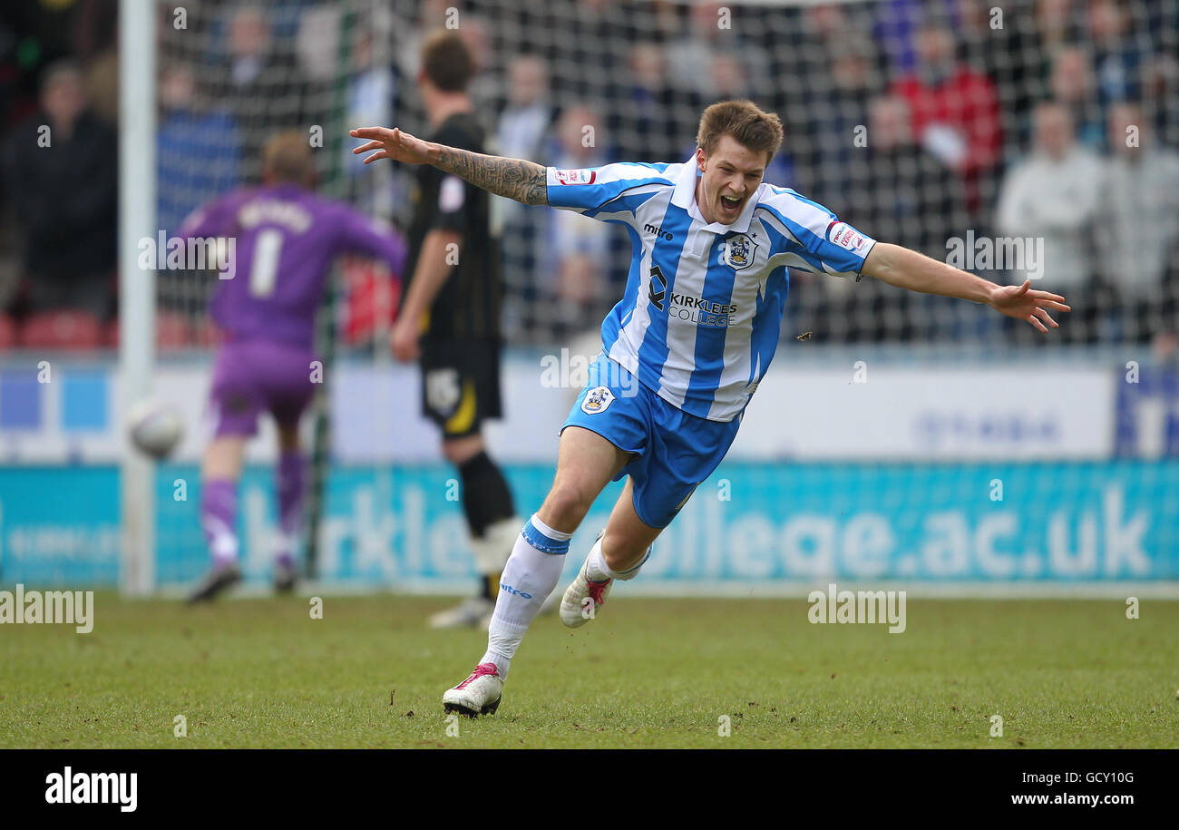 [Image: soccer-npower-football-league-one-hudder...GCY10G.jpg]