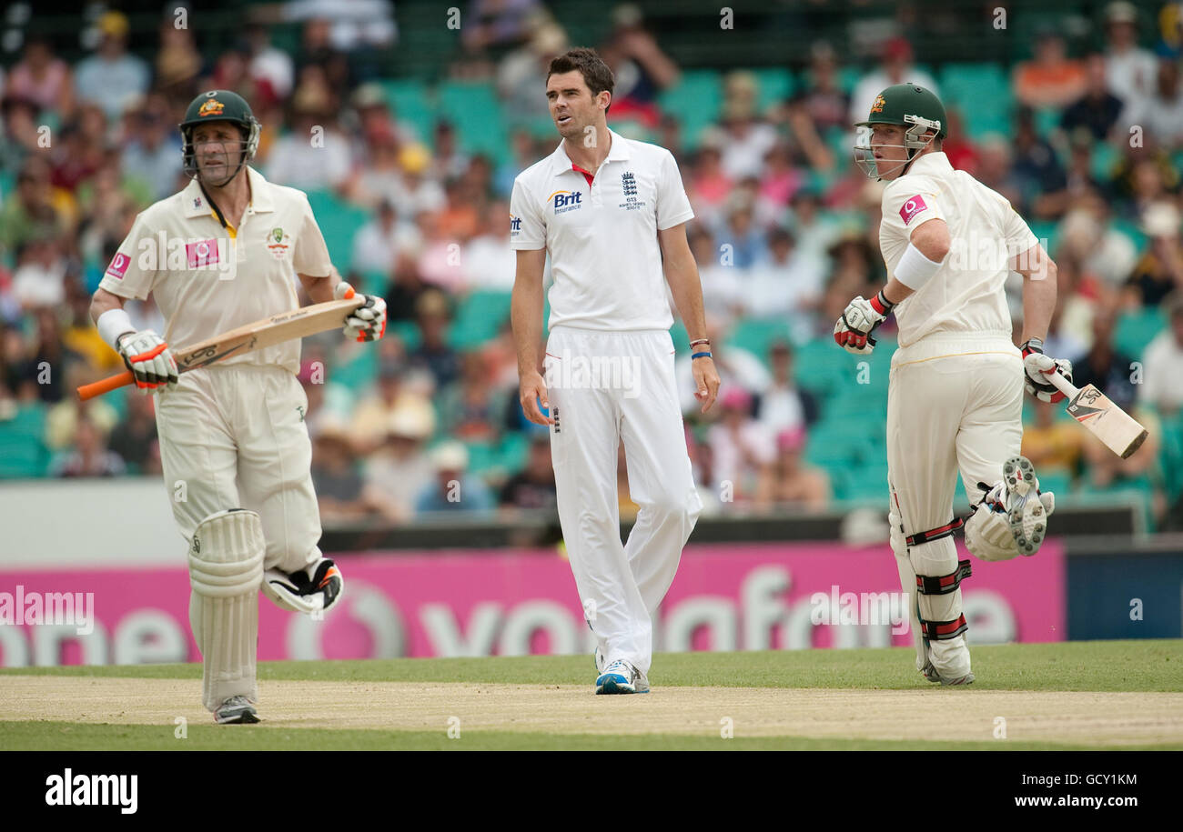 England's James Anderson reacts as Australia's Michael Hussey and Brad Haddin score runs during the fifth Ashes Test at the Sydney Cricket Ground, Sydney, Australia. Stock Photo