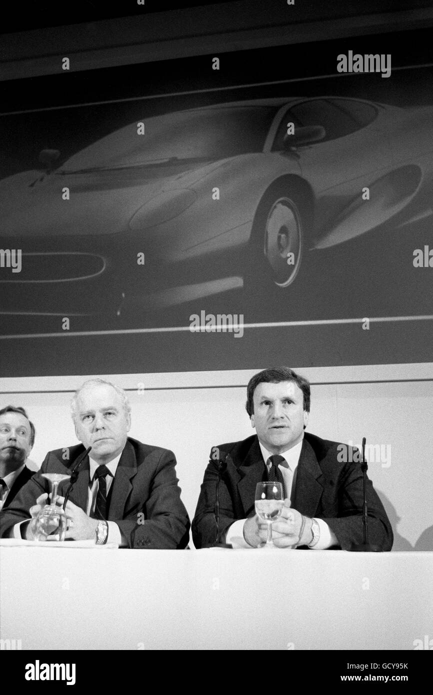 Chairman of Jaguar Sir John Egan (l) and TWR boss Tom Walkinshaw are overshadowed by the companies new supercar, the XJ220 Stock Photo