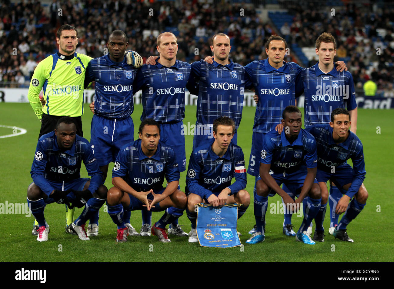 Soccer - UEFA Champions League - Real Madrid v AJ Auxerre - Santiago  Bernabeu. AJ Auxerre team group Stock Photo - Alamy