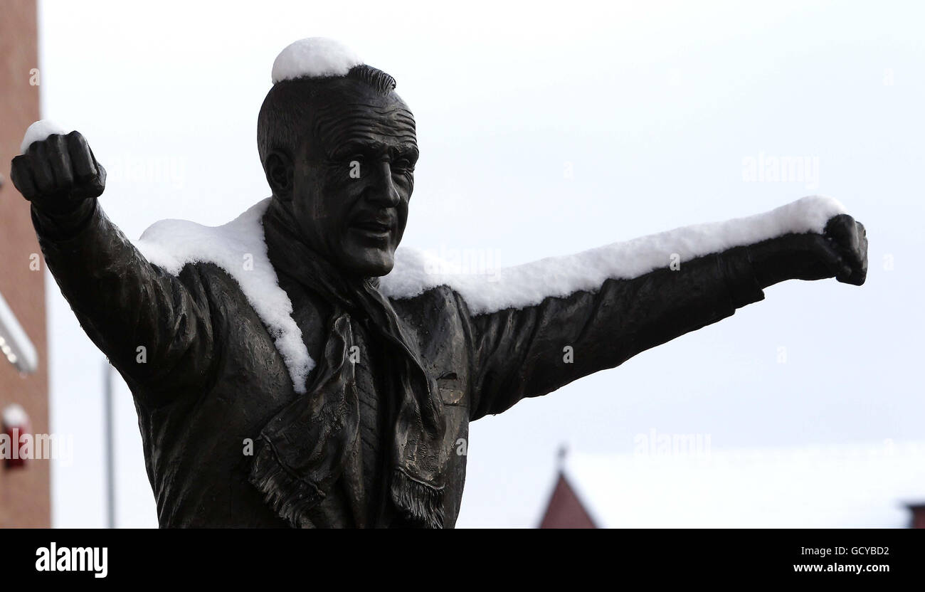 Soccer - Barclays Premier League - Liverpool v Fulham - Anfield. Snow on the statue of Bill Shankly outside Anfield, home of Liverpool Football Club. Stock Photo
