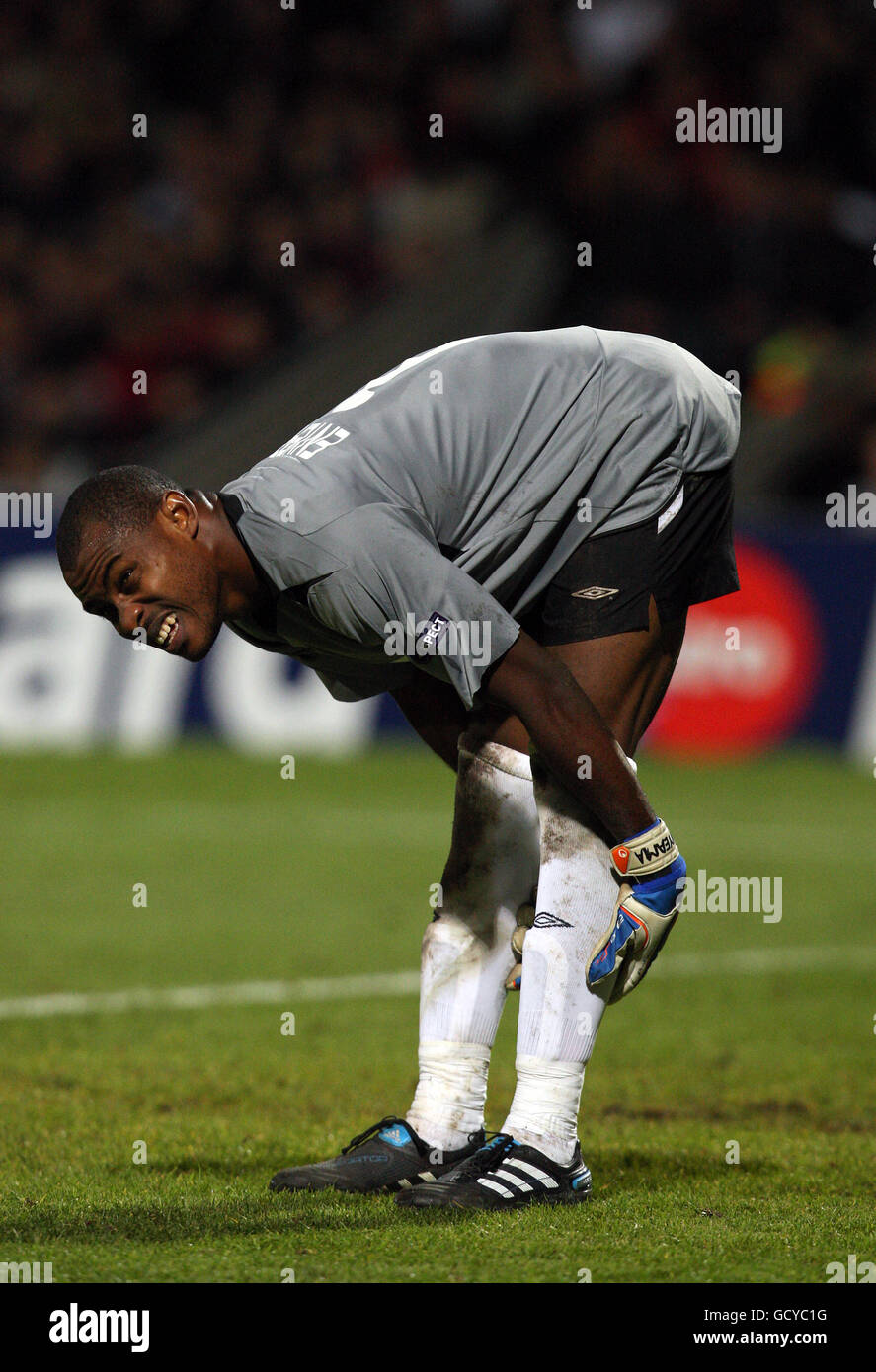 Soccer - UEFA Champions League - Group F - Olympique Lyonnais v Steaua  Bucuresti - Municipal Stade De Gerland Stock Photo - Alamy