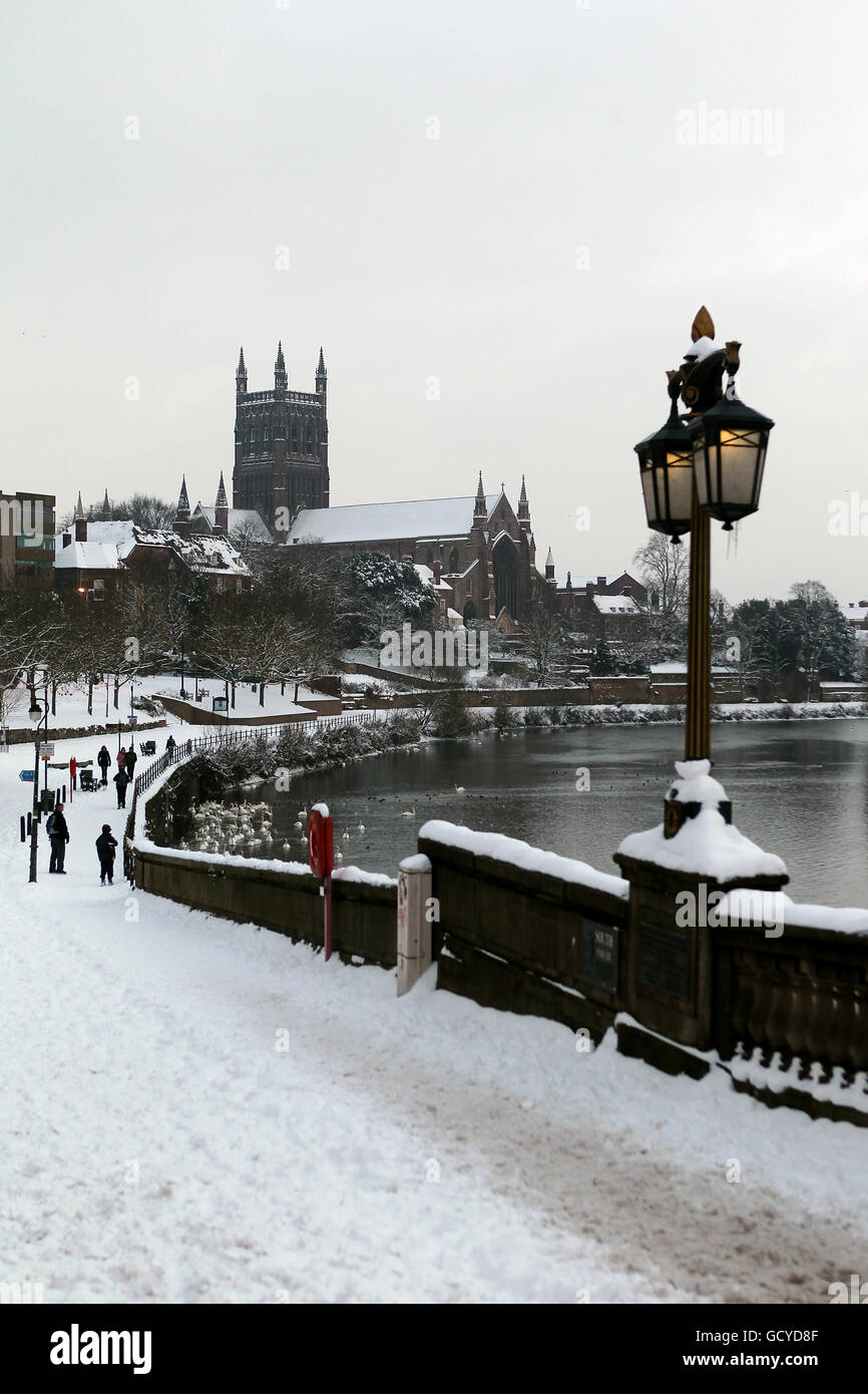 Worcester cathedral snow hi-res stock photography and images - Alamy