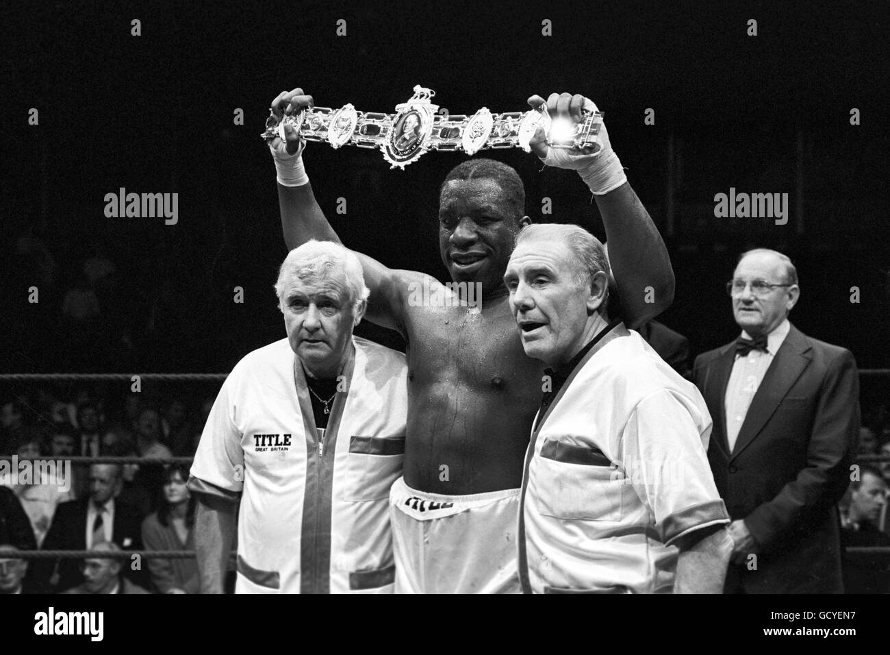 Boxing - Vacant British Heavyweight Title Fight - Gary Mason v Trevor Currie - Royal Albert Hall, Kensington, London Stock Photo