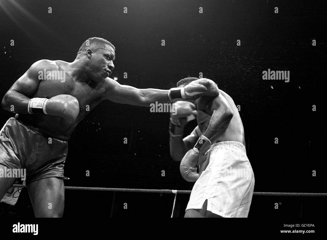 Boxing - Heavyweight - Gary Mason v Tyrell Biggs - Royal Albert Hall Stock Photo