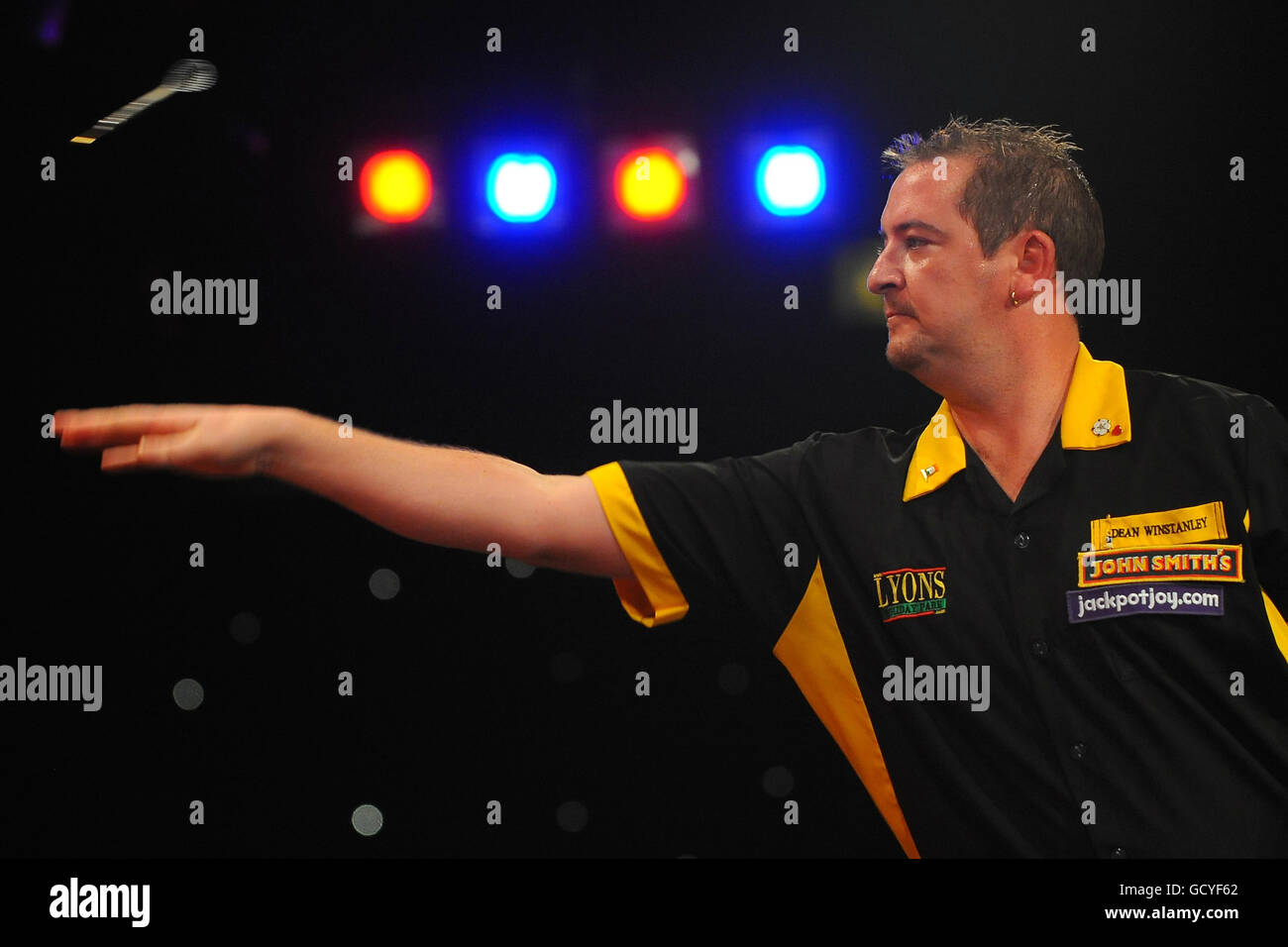 England's Dean Winstanley in action against England's Stephen Bunting during the BDO World Professional Darts Championship at the Lakeside Complex, Surrey. Stock Photo