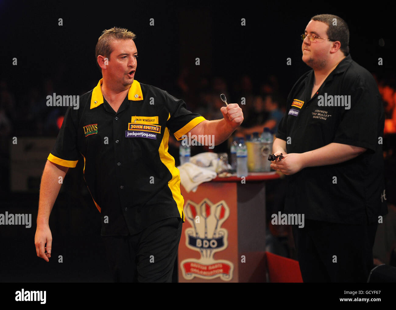 England's Dean Winstanley (left) celebrates during his match against England's Stephen Bunting (right) during the BDO World Professional Darts Championship at the Lakeside Complex, Surrey. Stock Photo