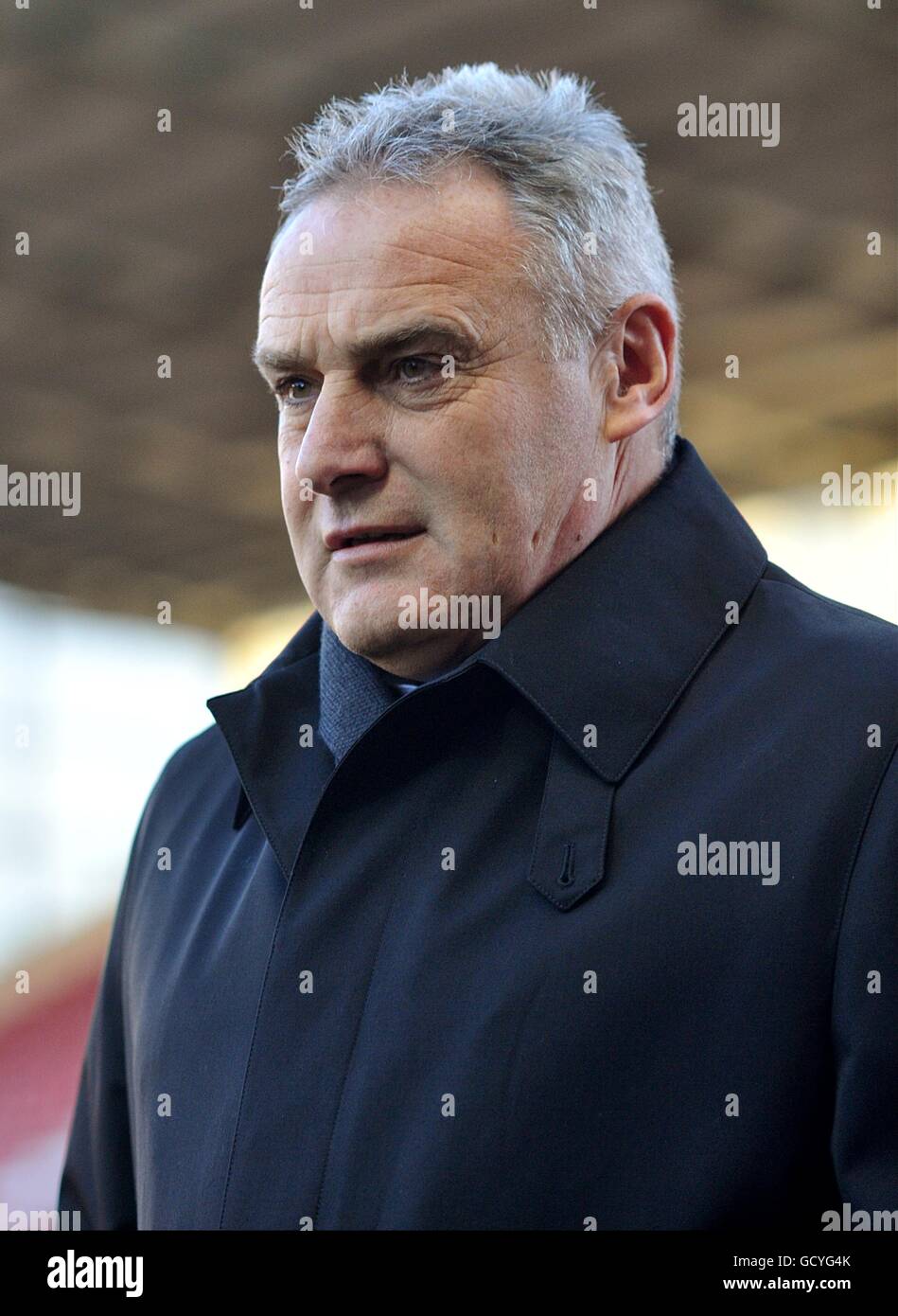 Soccer - FA Cup - Third Round - Stoke City v Cardiff City - Britannia Stadium. Cardiff City manager Dave Jones on the touchline Stock Photo