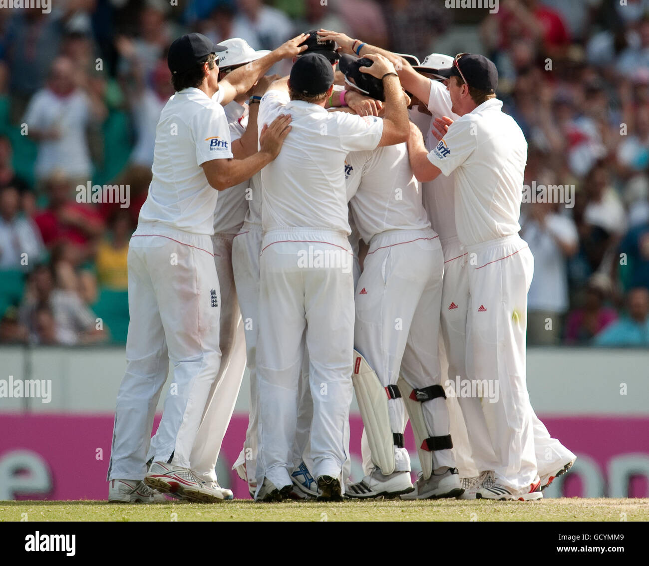 England celebrate after Tim Bresnan dismisses Australia's Michael Hussey during the fifth Ashes Test at the Sydney Cricket Ground, Sydney, Australia. Stock Photo