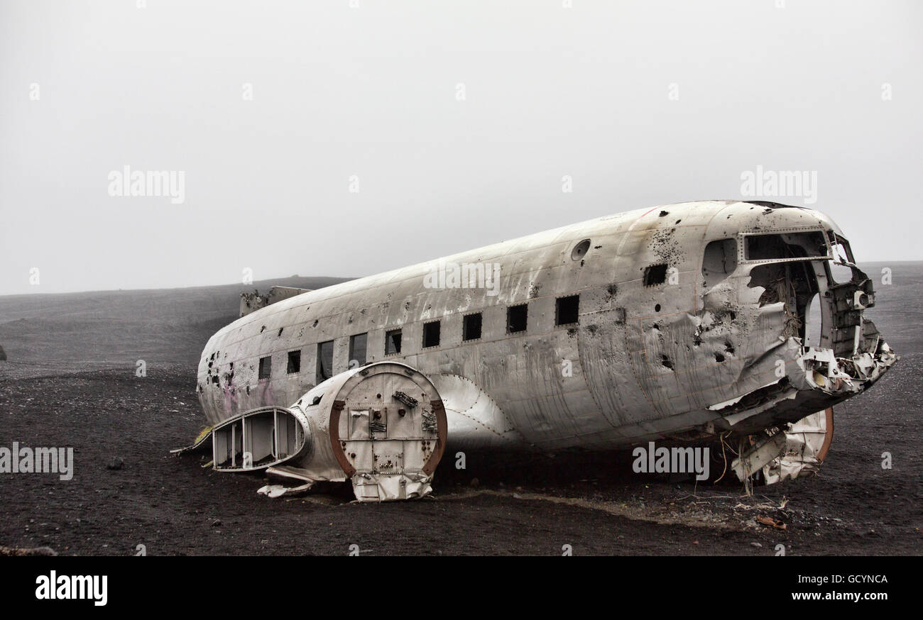 Crashed dc 3 plane hires stock photography and images Alamy