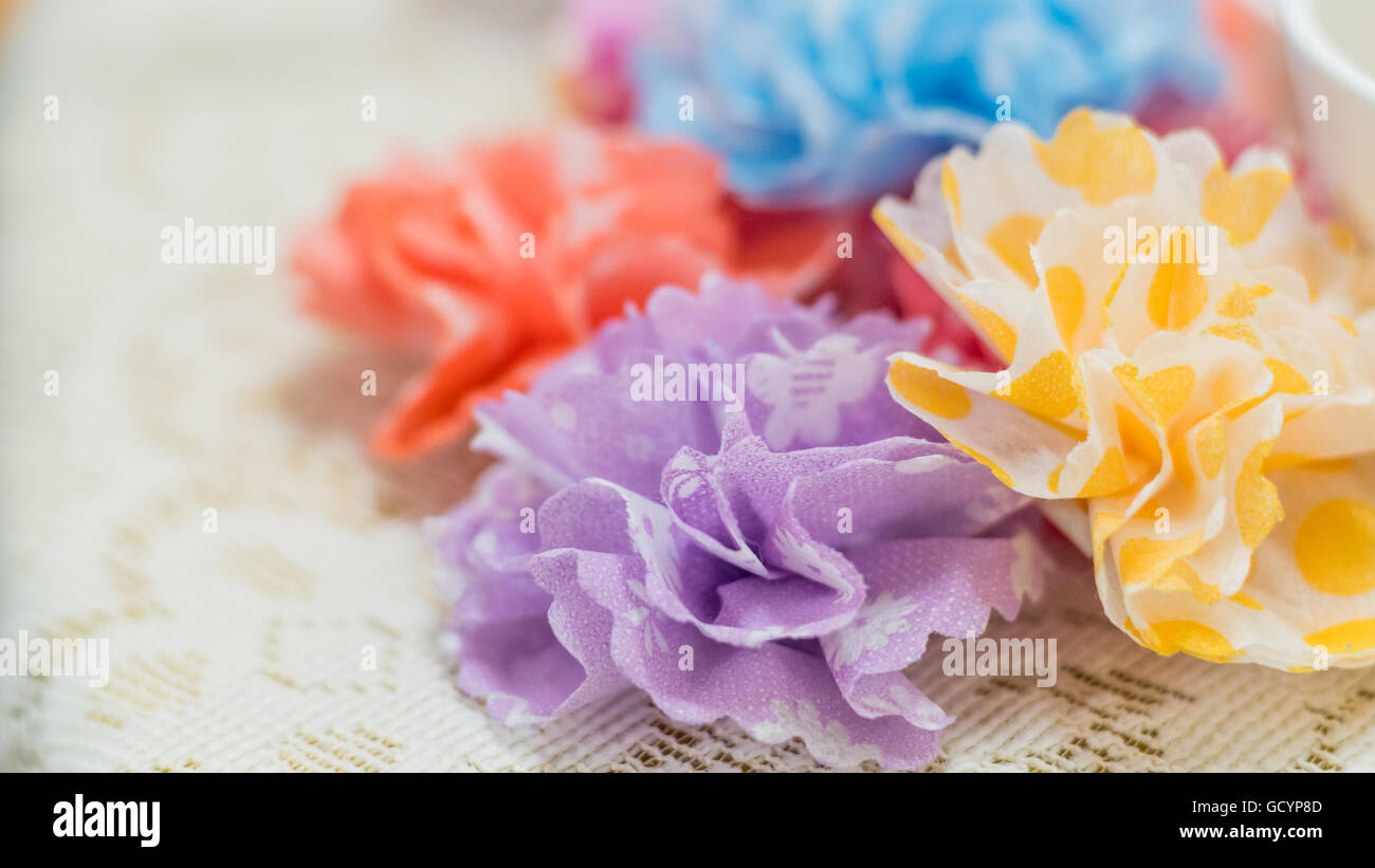 How to make paper flowers hi-res stock photography and images - Alamy