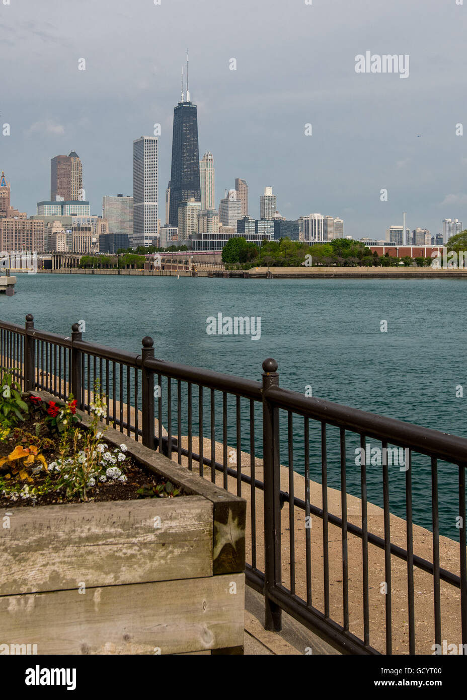 Garden cement metal railing hi-res stock photography and images - Alamy