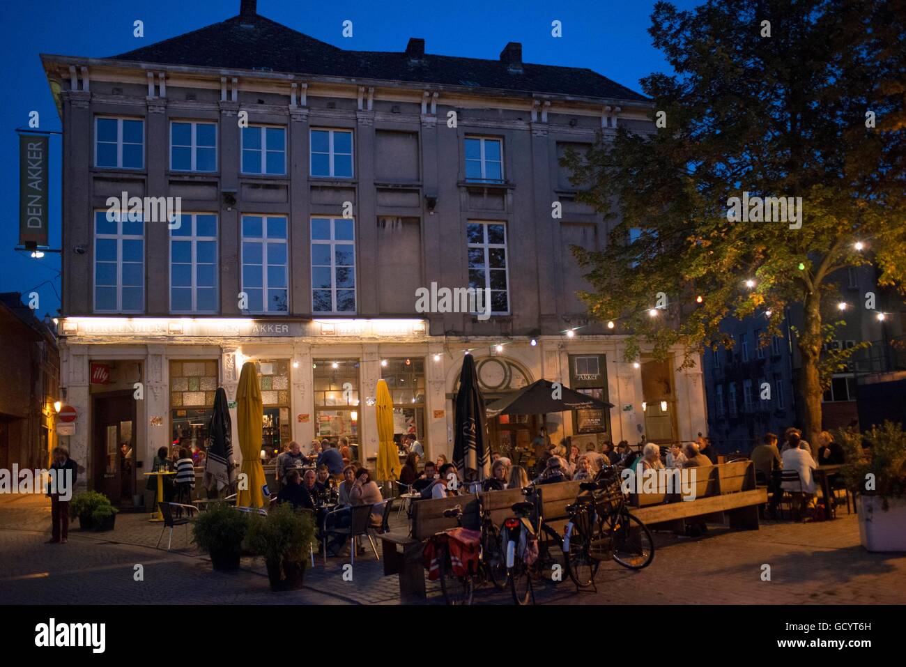 Bars and restaurant terraces Vismarkt, Mechelen (Malines) at night ...