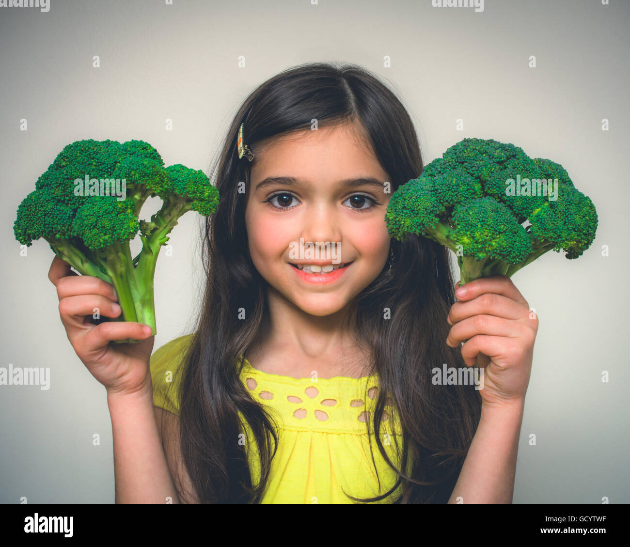 Young girl with brown hair acting Stock Photo - Alamy