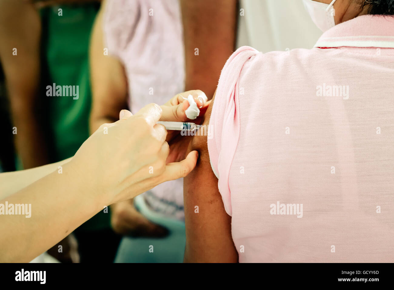 Shot of human hands making an injection with a syringe Stock Photo - Alamy