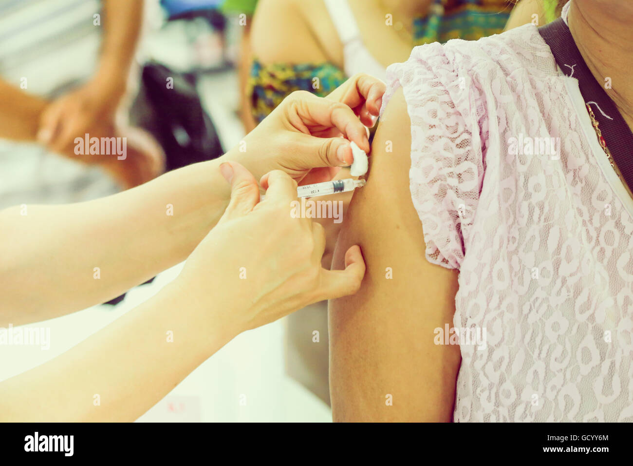 Shot of human hands making an injection with a syringe Stock Photo - Alamy