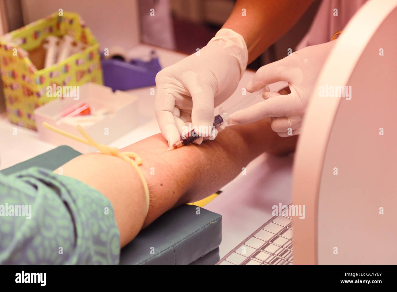 Shot of human hands making an injection with a syringe Stock Photo - Alamy