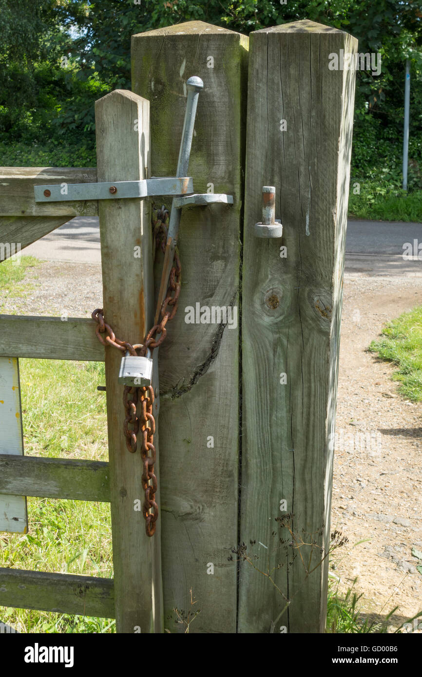 Furniture chain hi-res stock photography and images - Alamy