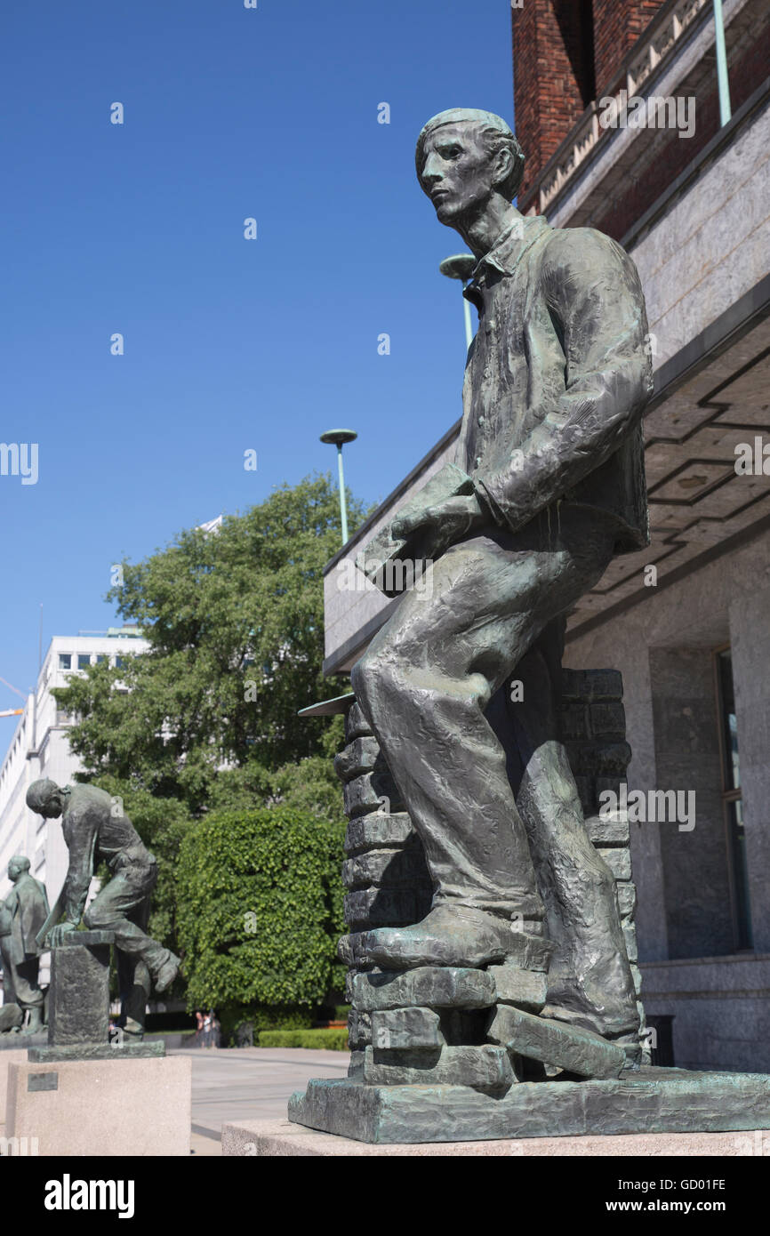City hall statues oslo hi-res stock photography and images - Alamy