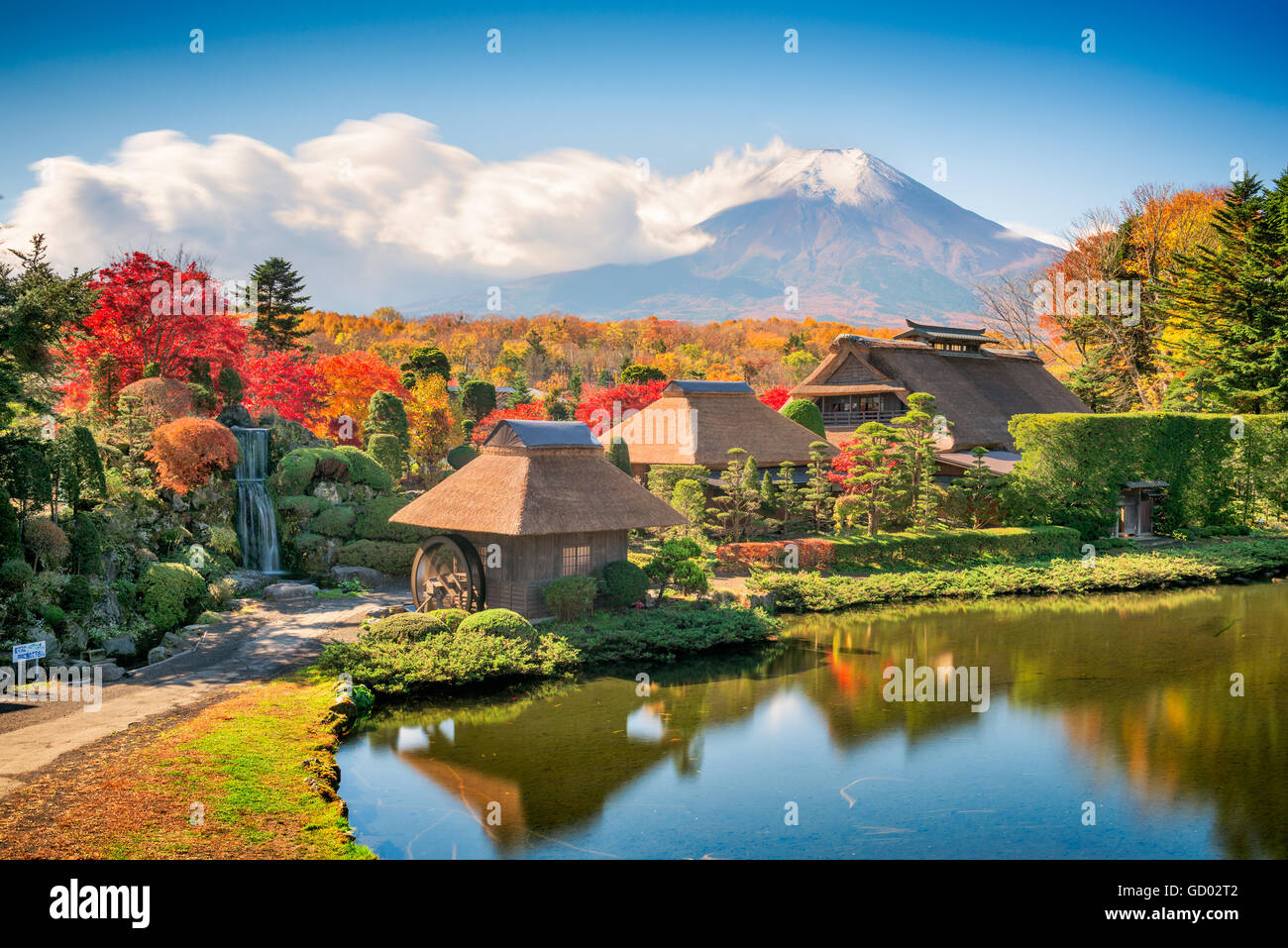 Oshinohakkai, Japan historic thatch roof farmhouses with Mt. Fuji. Stock Photo