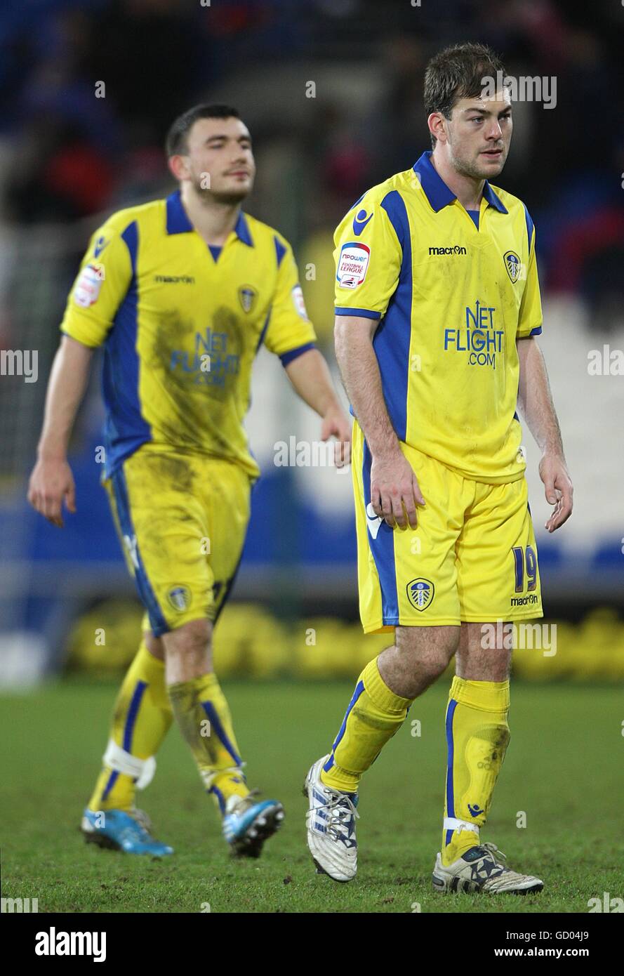 Soccer - npower Football League Championship - Cardiff City v Leeds United - Cardiff City Stadium. Leeds United's Ben Parker (right) and Robert Snodgrass look dejected after the final whistle Stock Photo