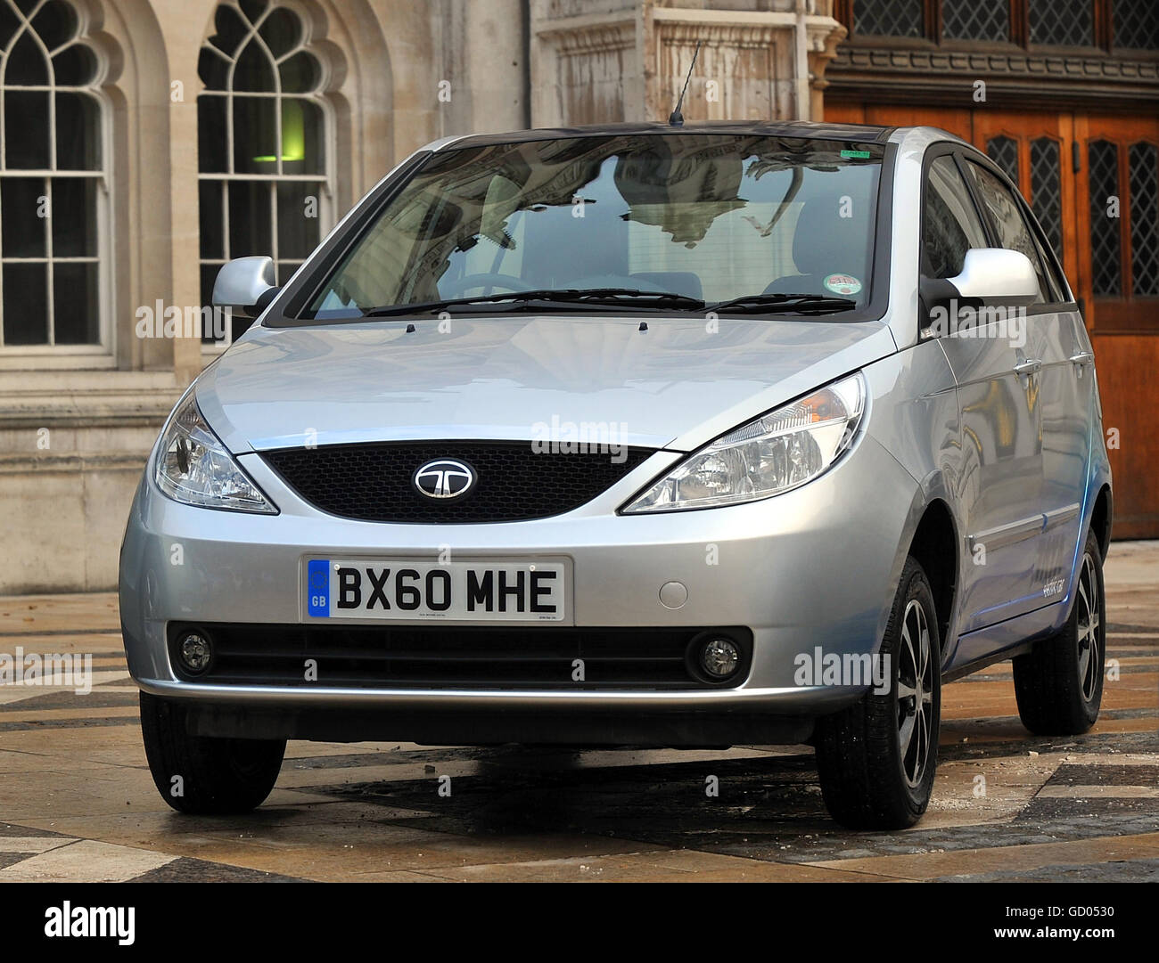 Electric car grant Stock Photo Alamy