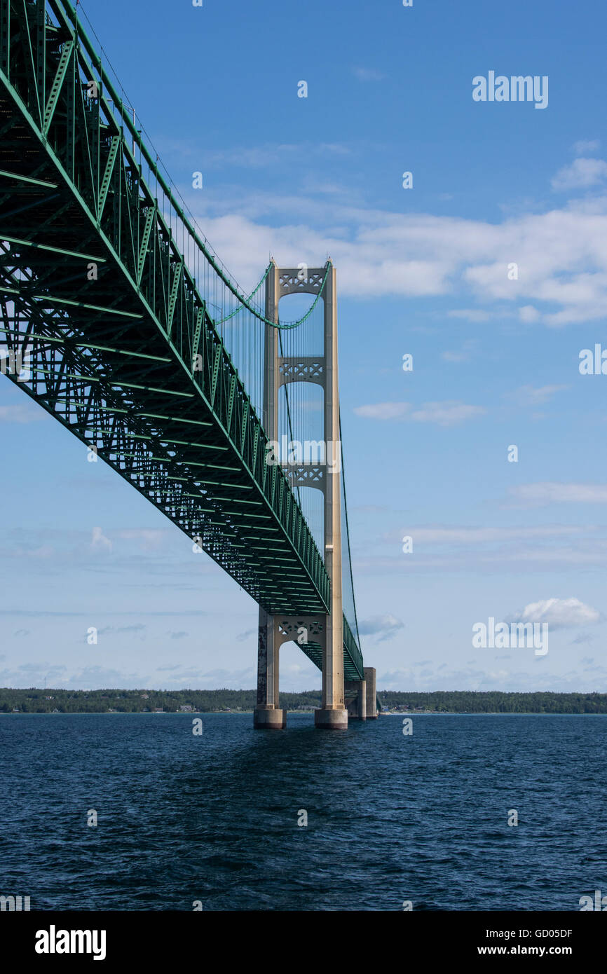 Michigan, Lake Michigan, Mackinac Bridge. Suspension bridge spanning the Straits of Mackinac connecting Upper and Lower Michigan Stock Photo