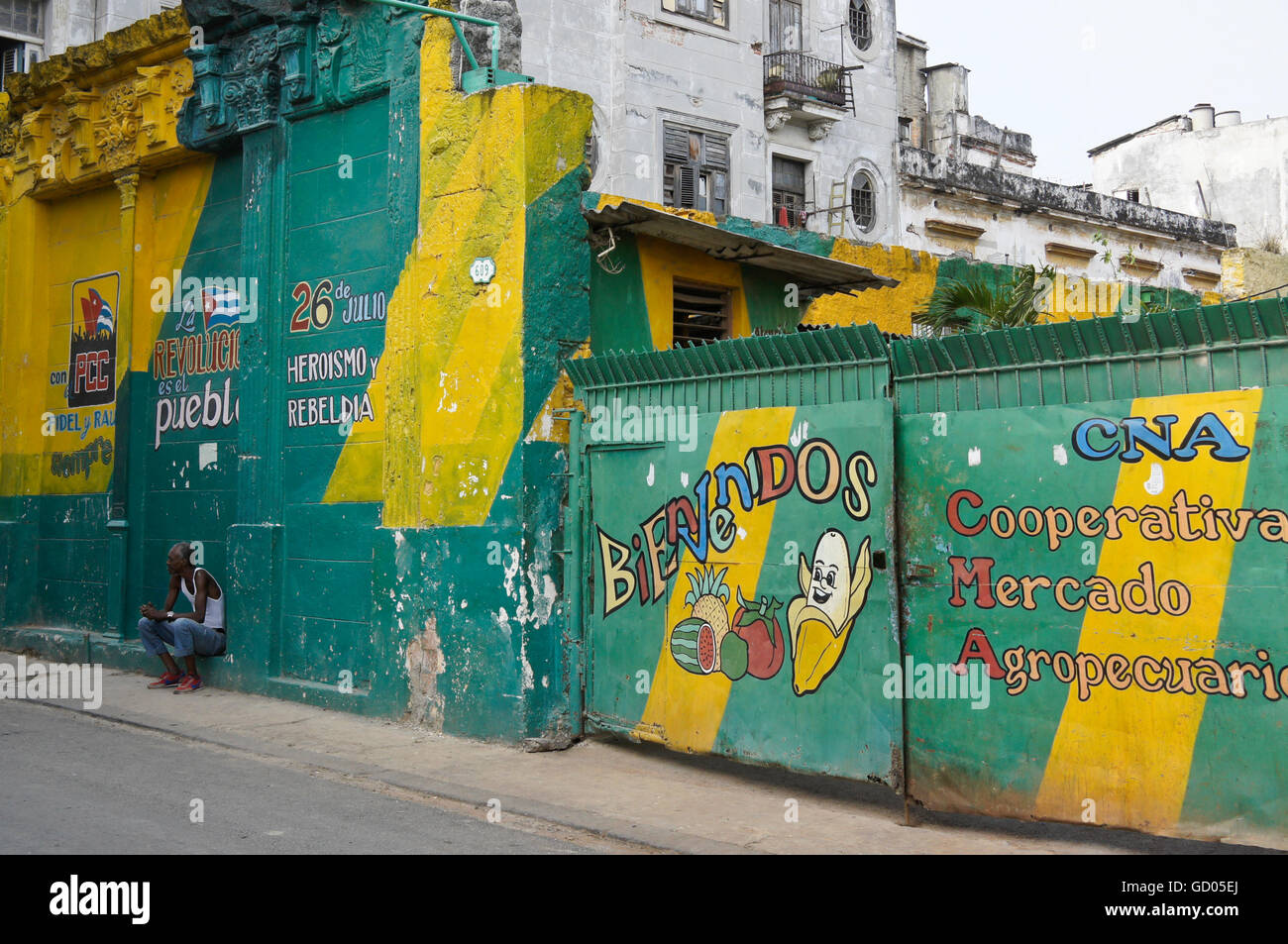 Colorful building and market gate, Habana Vieja (Old Havana), Cuba Stock Photo