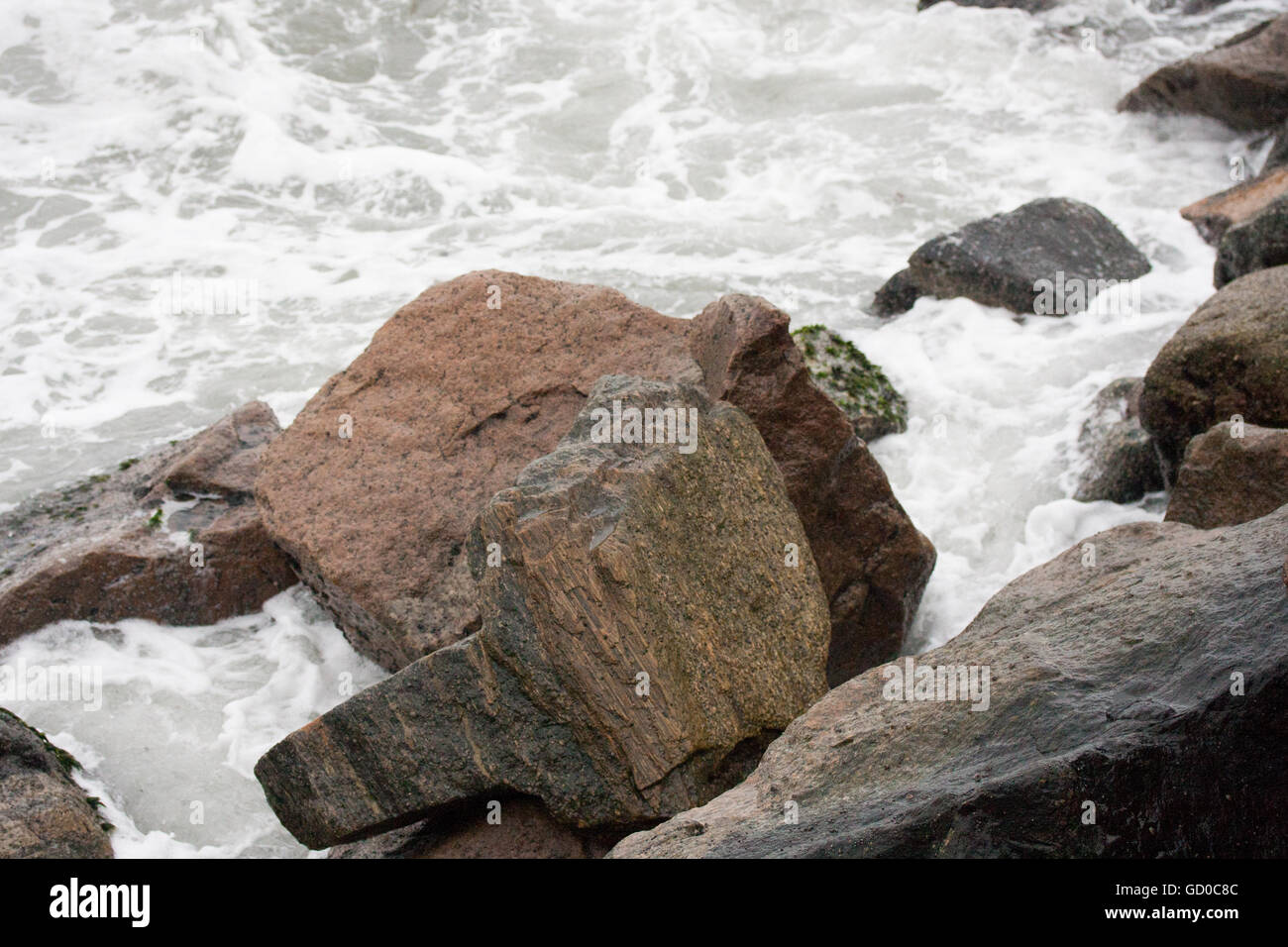 Sea waves hit beach island hi-res stock photography and images - Alamy