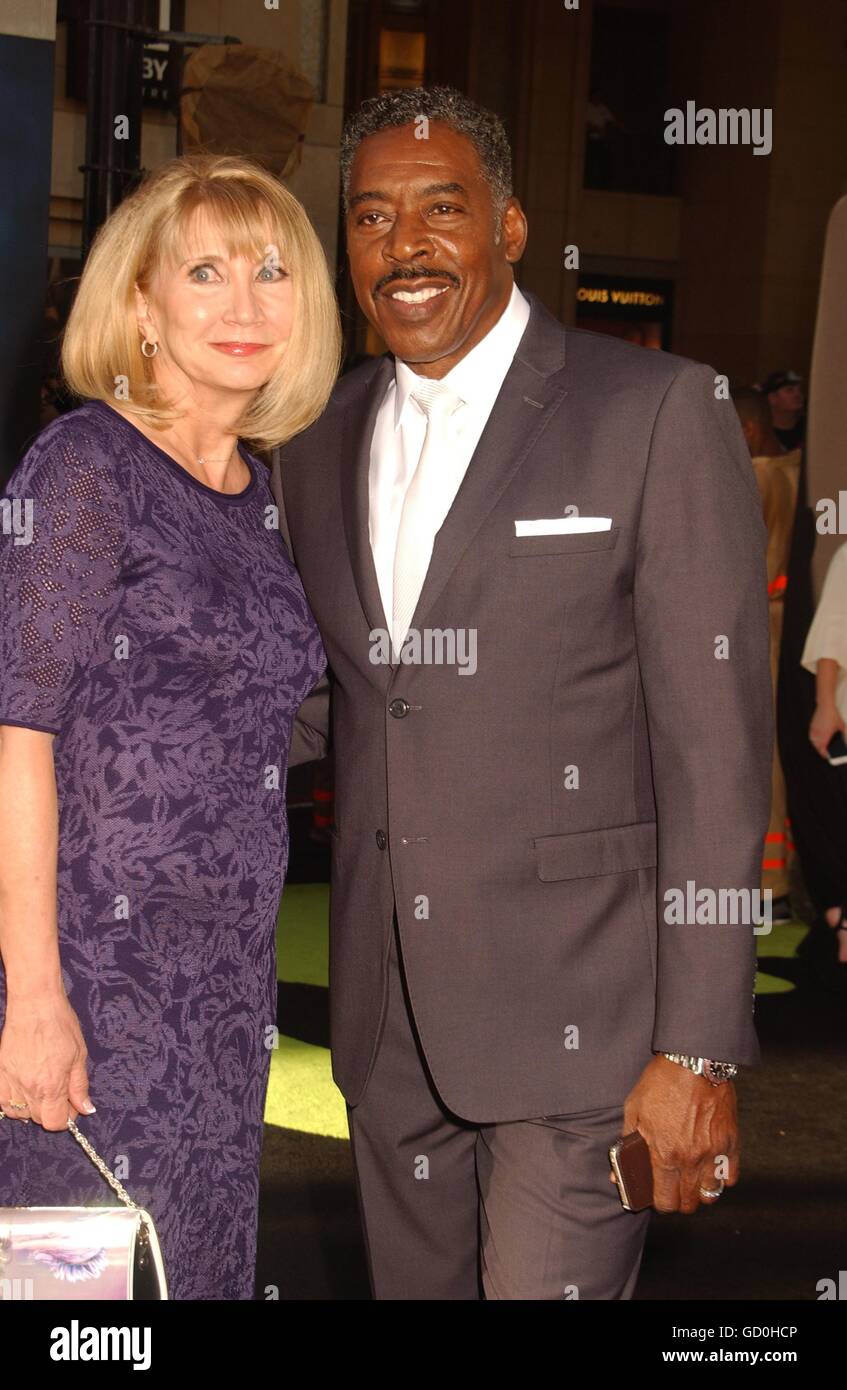 Hollywood, California, USA. 9th July, 2016. Ernie Hudson & Wife attend the Premiere Of ''Ghostbusters'' at the Chinese Theater inHollywood, Ca on July 9.2016. 2016 © Phil Roach/Globe Photos/ZUMA Wire/Alamy Live News Stock Photo